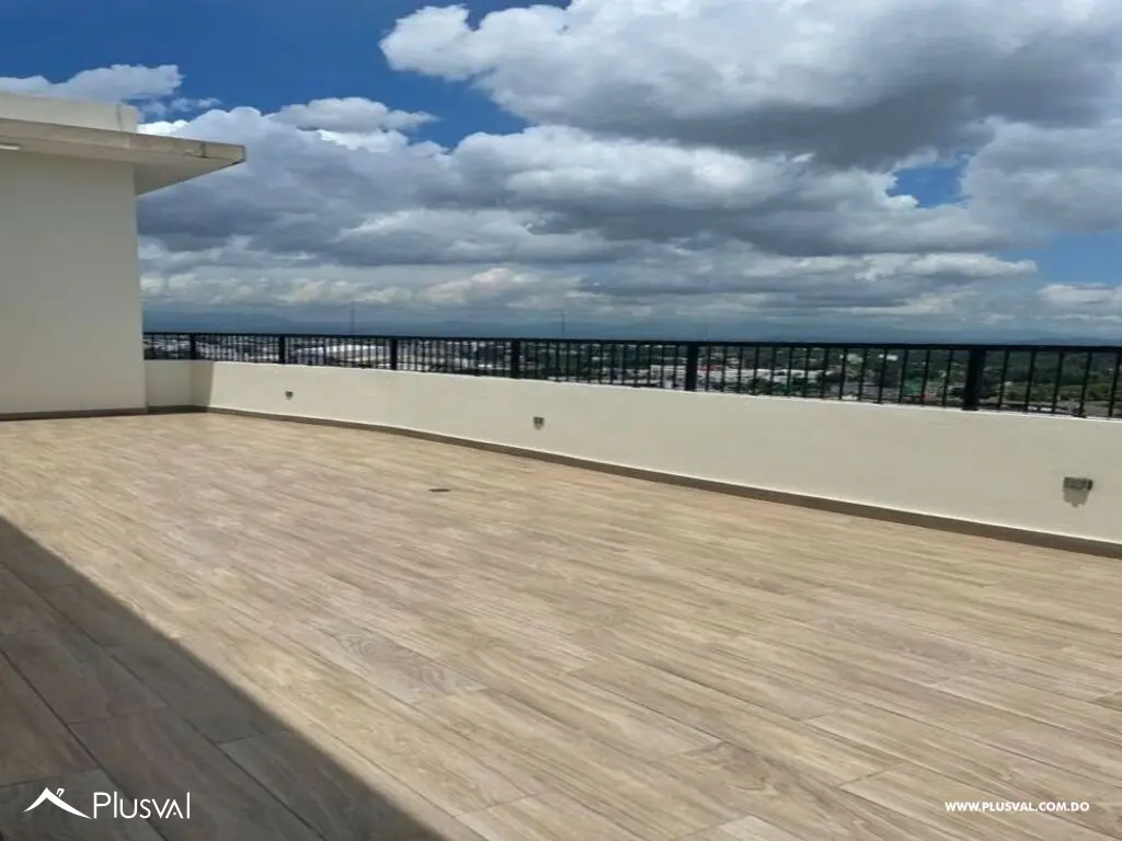 Se alquila amplio apartamento de 3 habitaciones y 2 parqueos. 469426