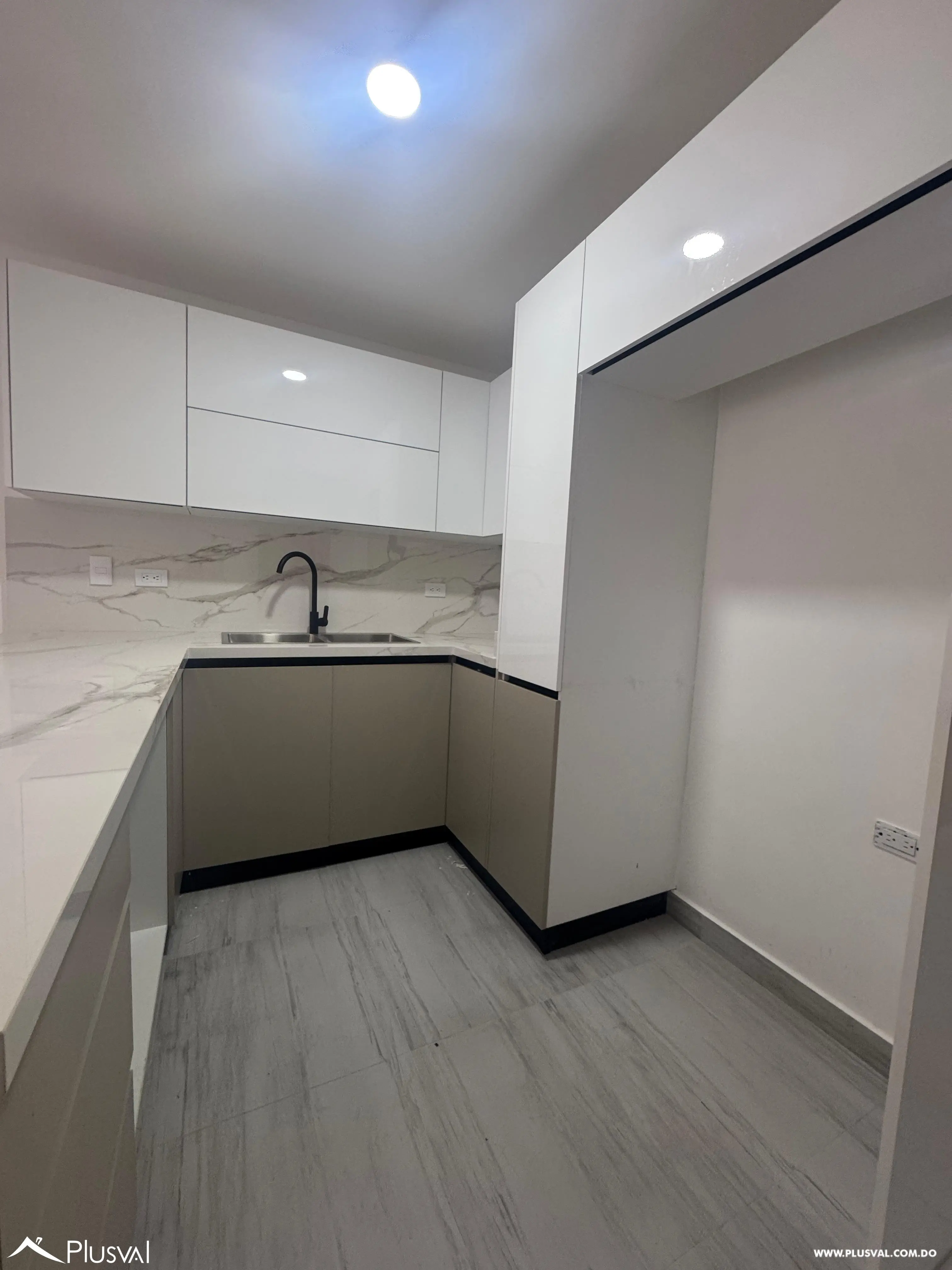 Alquiler de apartamento de 1 habitación y 2 baños en torre de lujo de Evaristo 489688