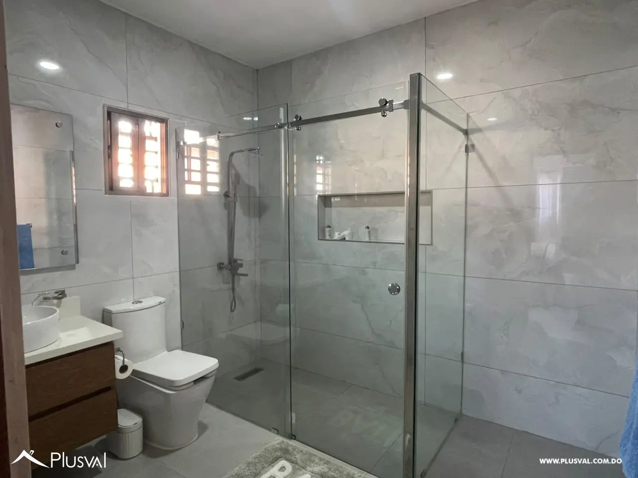 Casa Amplia y Amueblada en Residencial Gamundi, La Vega 520288
