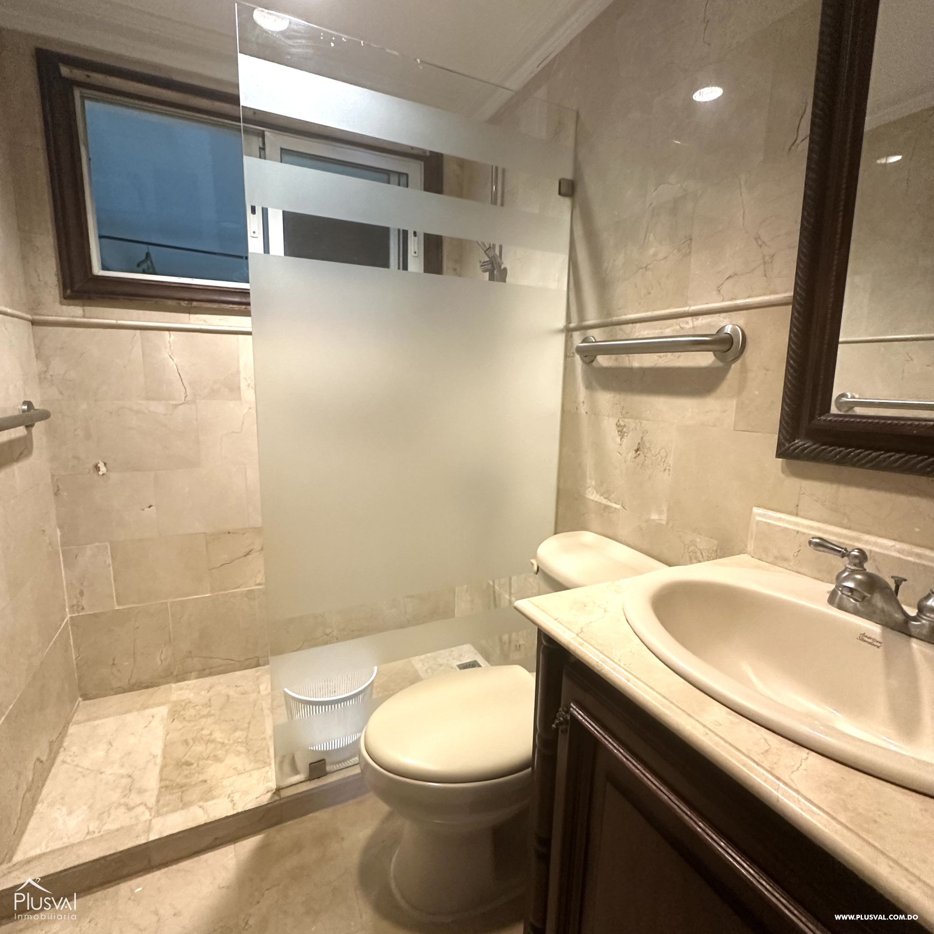 Apartamento de alquiler amueblado en Piantini 374028