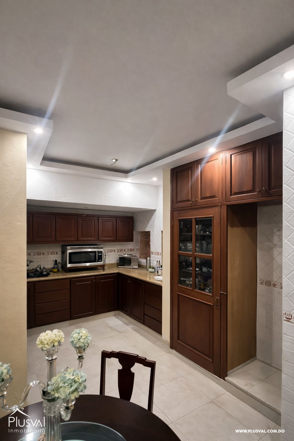 Casa moderna de 3 niveles con terraza y jacuzzi 487542