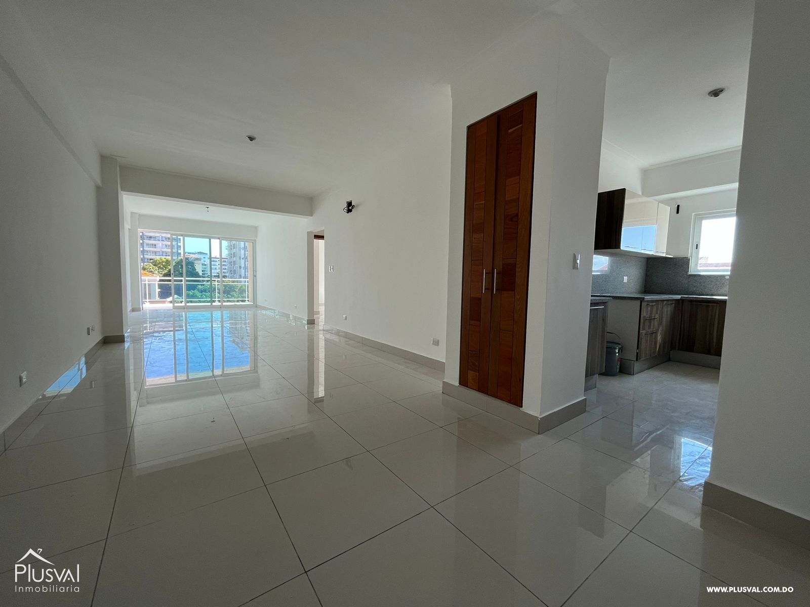 Moderno apartamento en venta en Evaristo Morales 201888