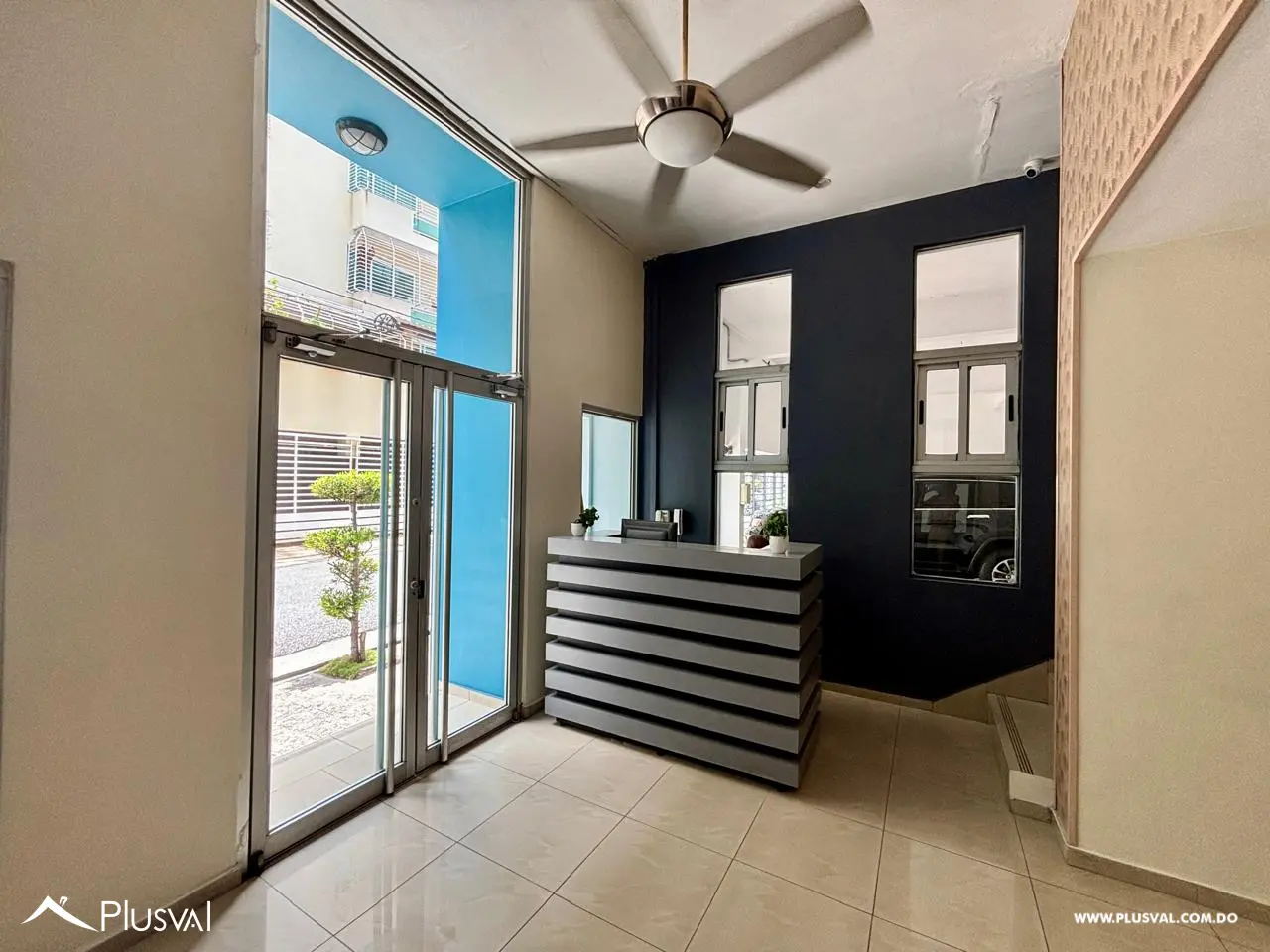 Amplio apartamento con terraza en venta en Evaristo Morales 517760