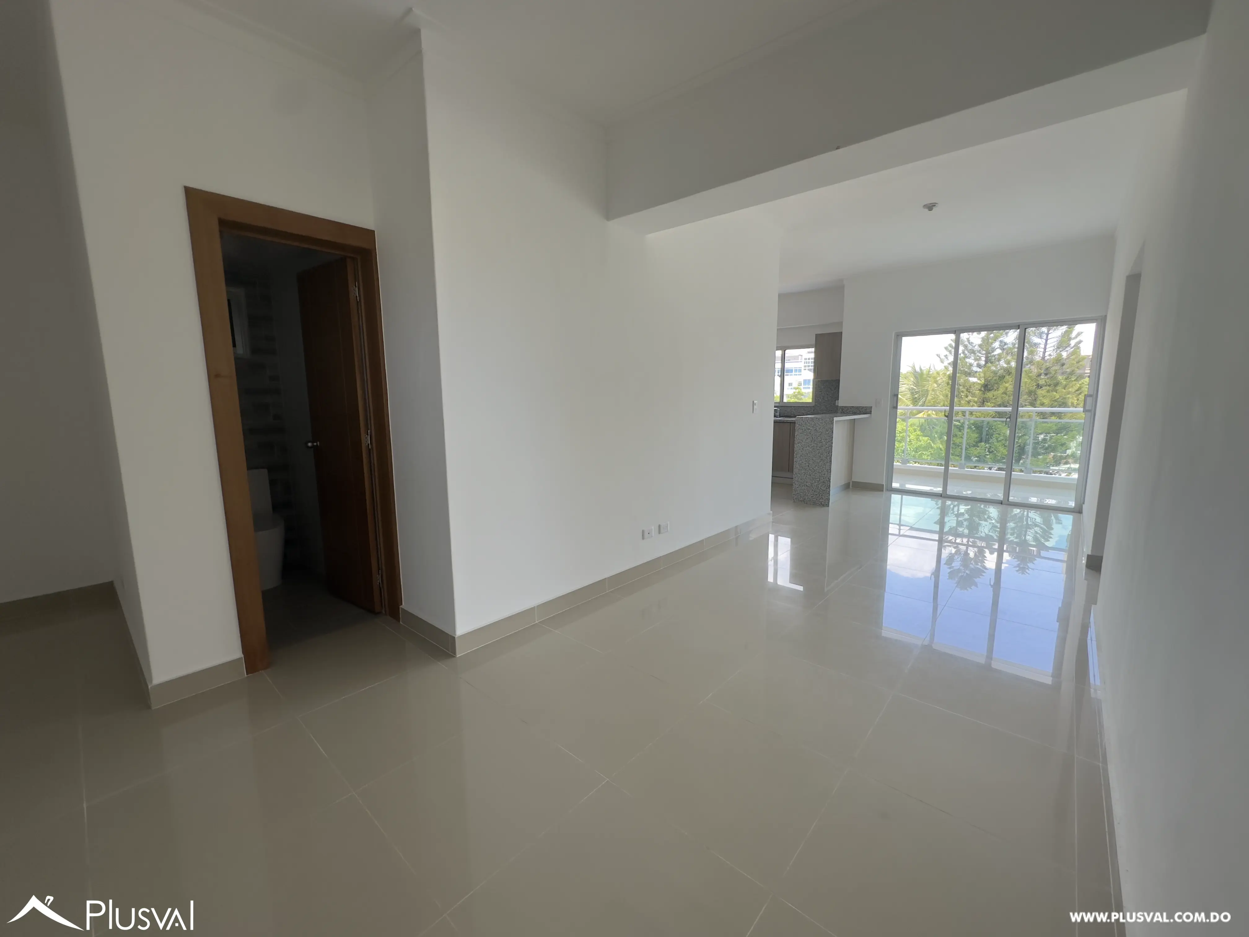 Apartamento en alquiler de 3 habitaciones en Urbanización Tropical 459788