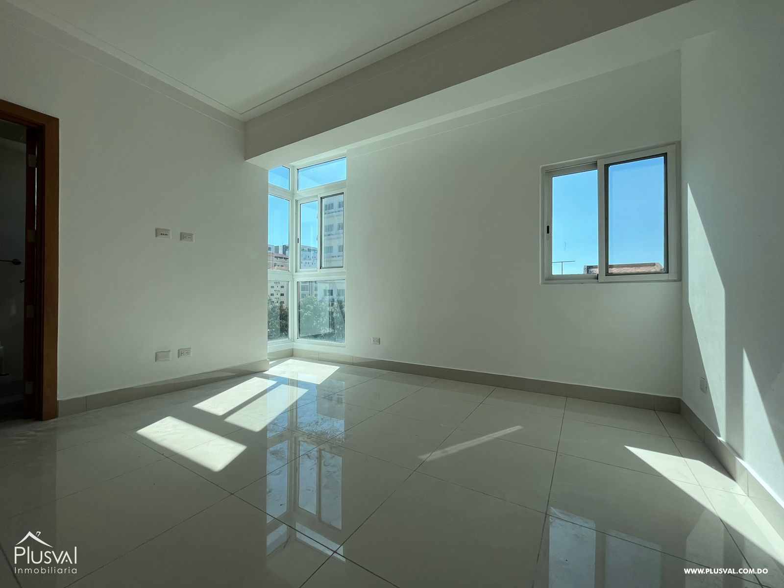 Moderno apartamento en venta en Evaristo Morales 201887