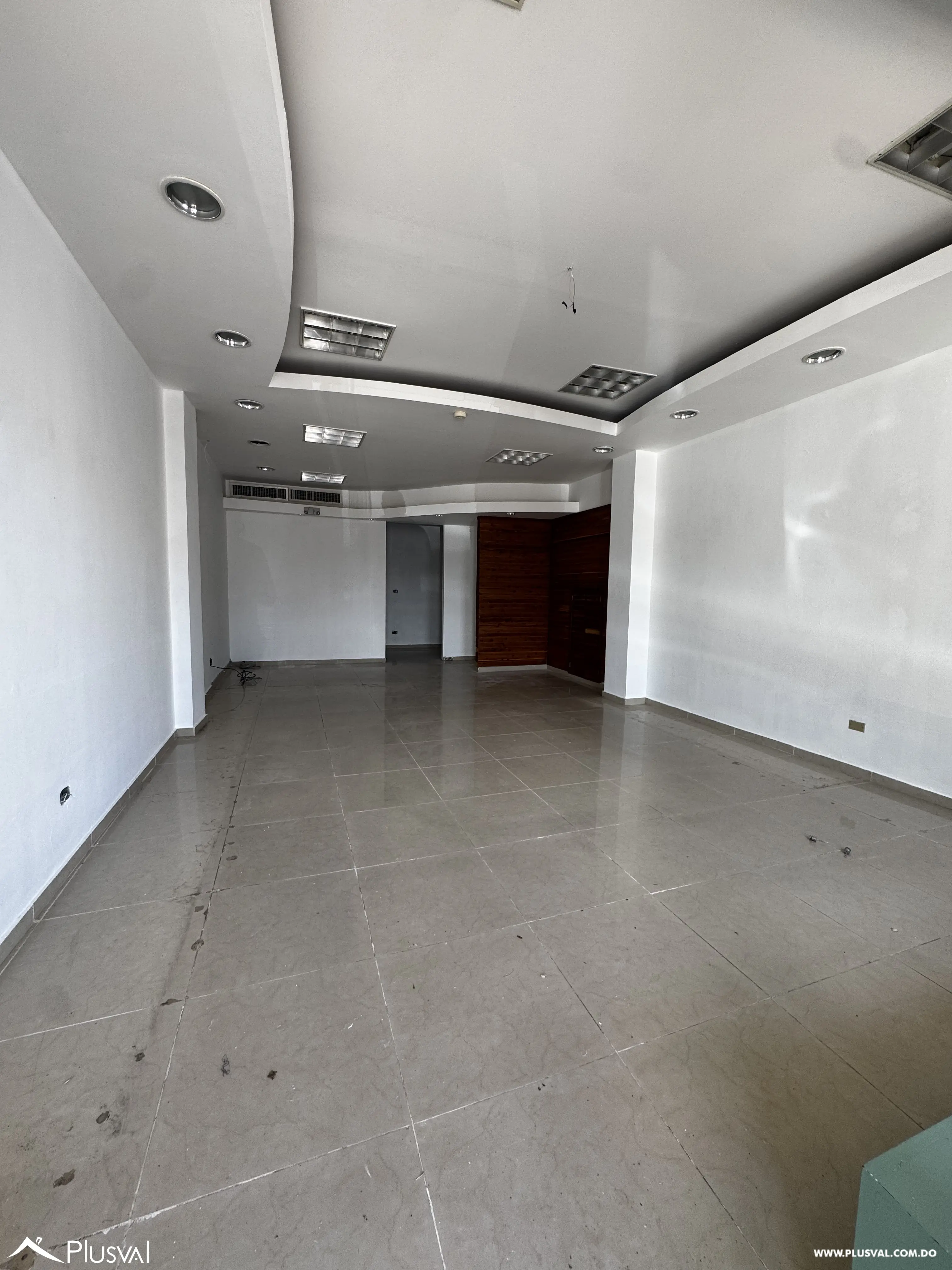 Local Comercial en Alquiler en Los Jardines Metropolitanos 522328