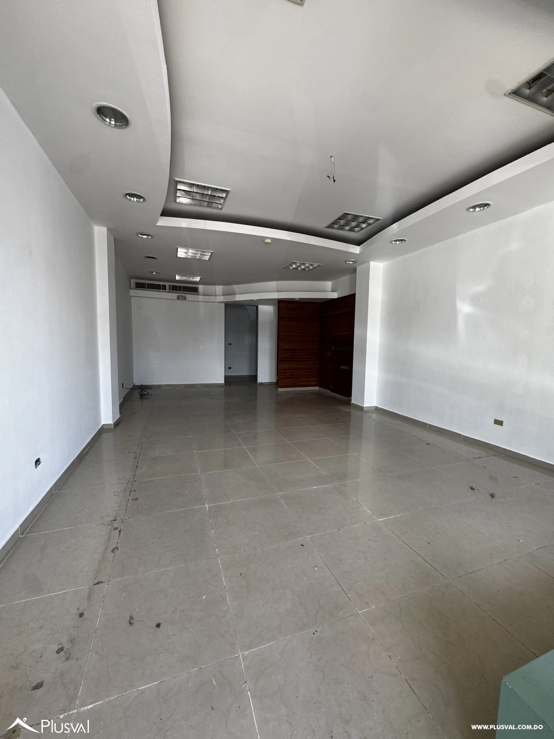 Local Comercial en Alquiler en Los Jardines Metropolitanos 522328