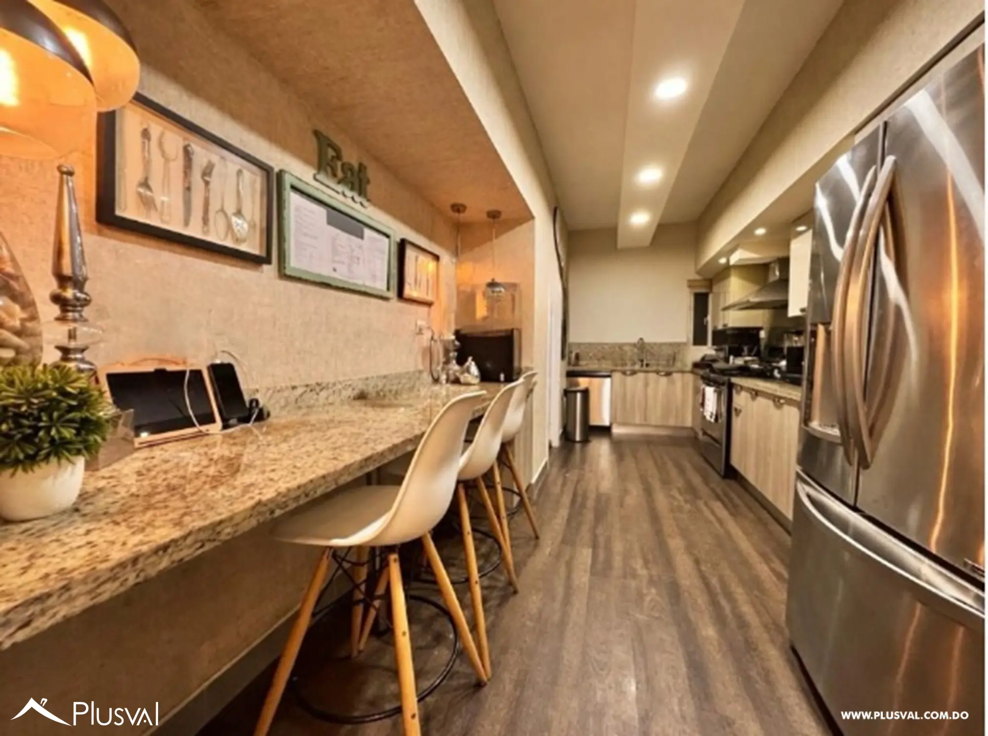 Amplio apartamento 2do nivel con terraza privada, en Evaristo Morales 515492