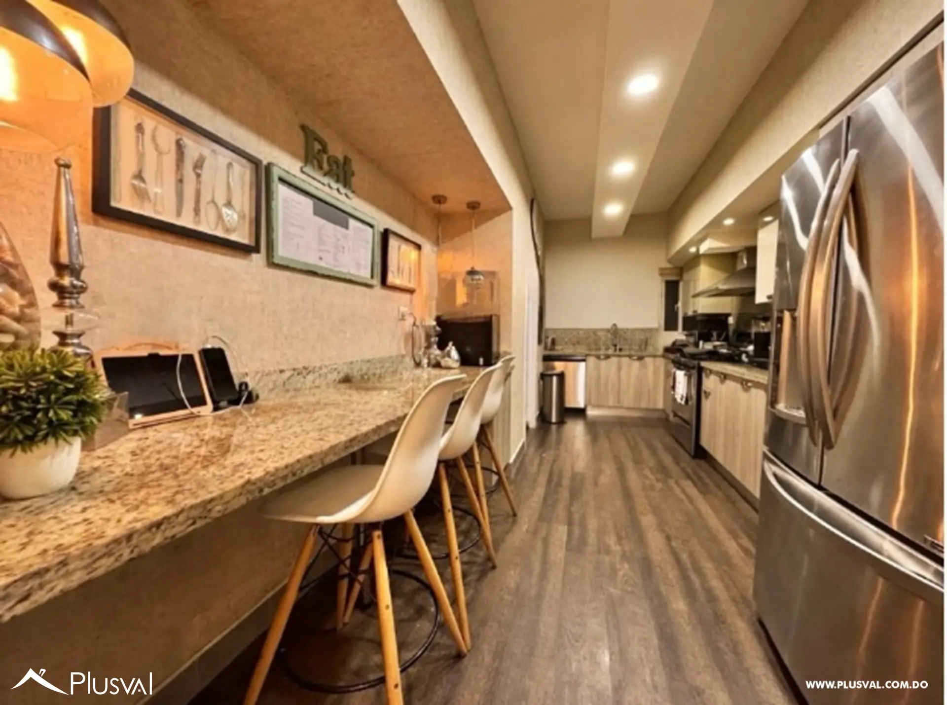 Amplio apartamento 2do nivel con terraza privada, en Evaristo Morales 515492