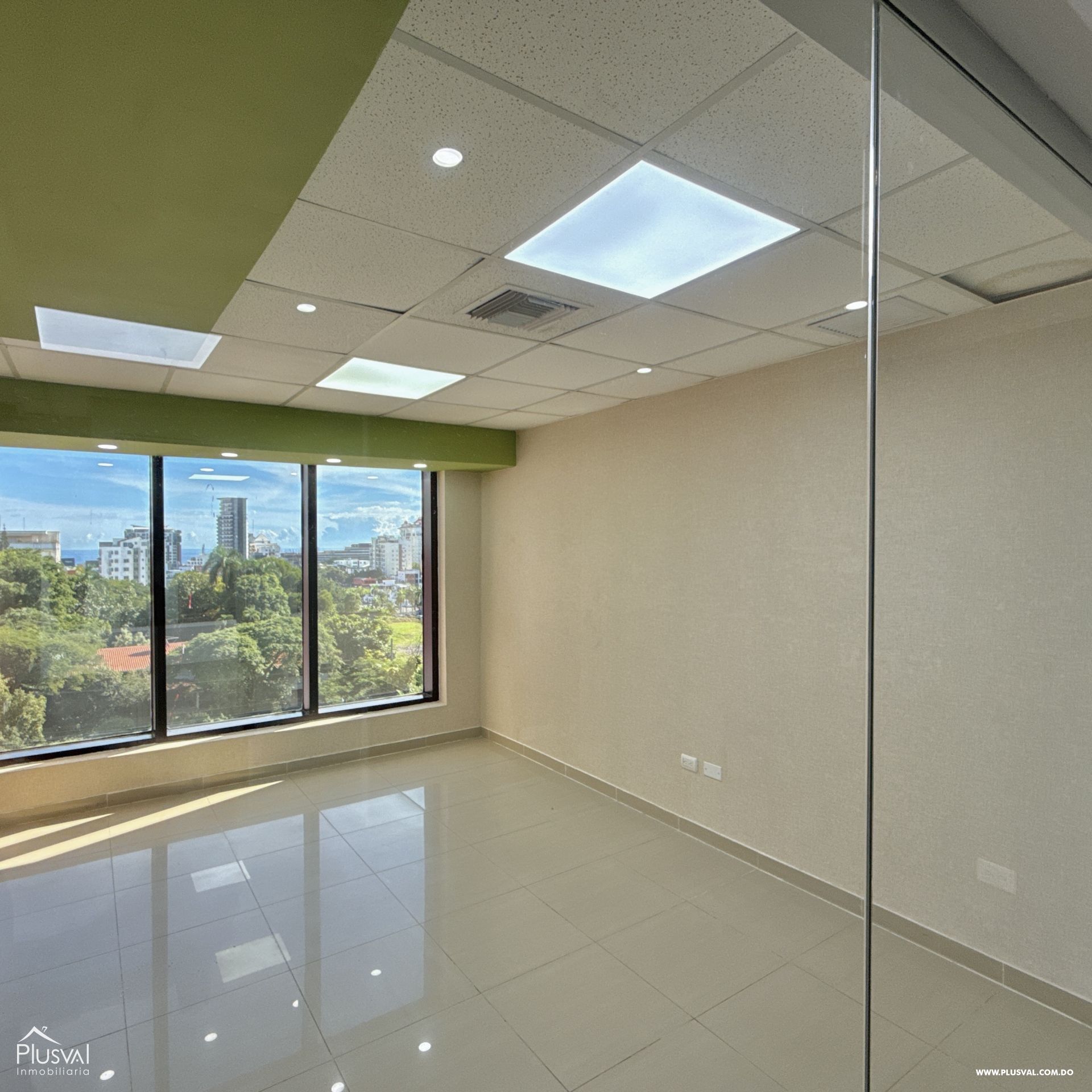 Alquiler Local de Oficina en Piantini, Vista al Mar y 300 Parqueos 483031