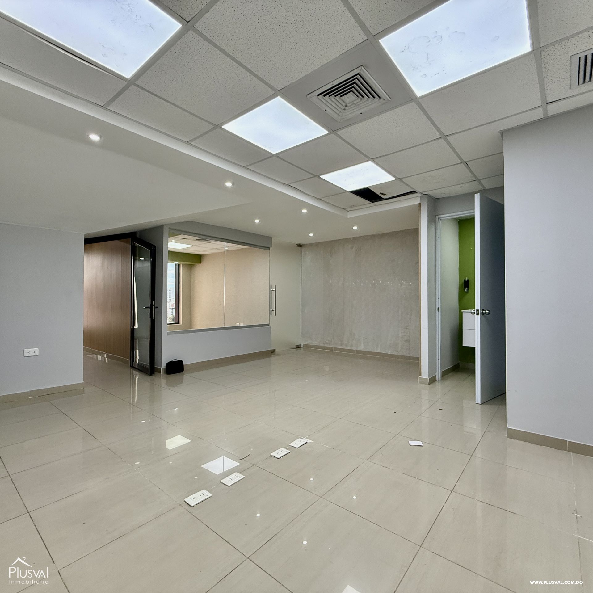 Alquiler Local de Oficina en Piantini, Vista al Mar y 300 Parqueos 483041