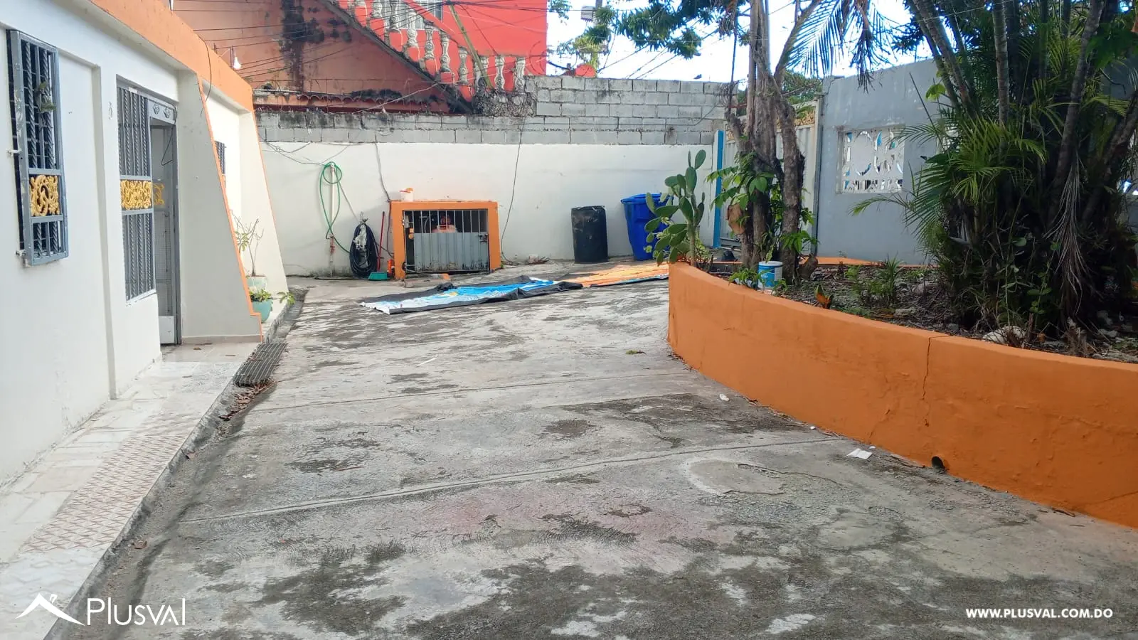 Casa con amplio terreno en Sol de Luz, ideal para uso comercial o desarrollo 499321