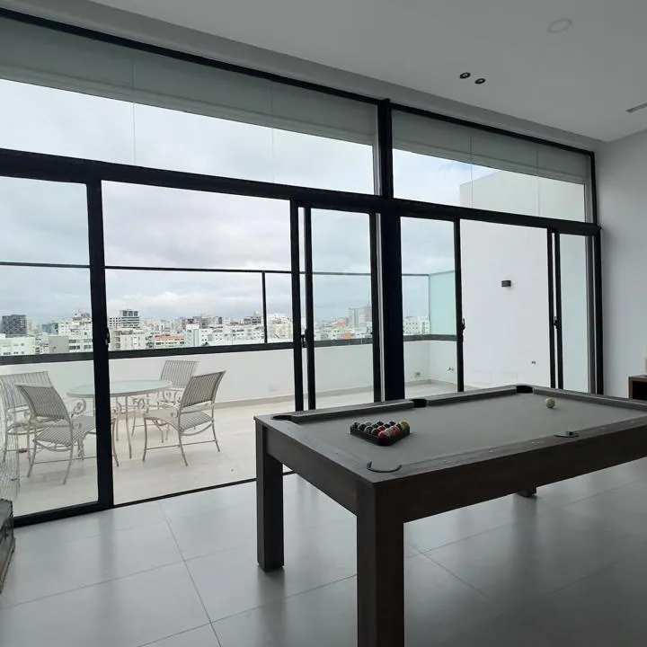 Amplio Penthouse en venta en Evaristo Morales 444550