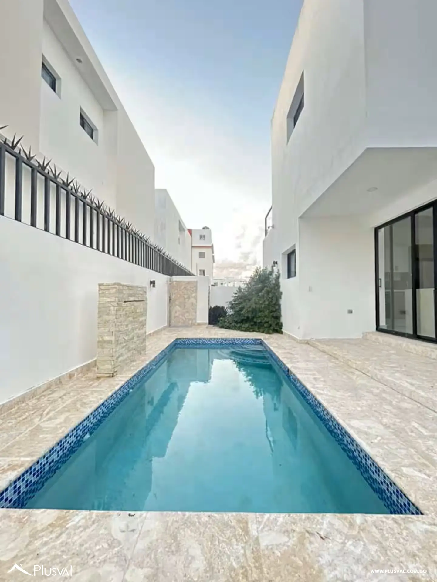 Villa en venta en Brisas de Punta Cana con piscina y 3 habitaciones 508854