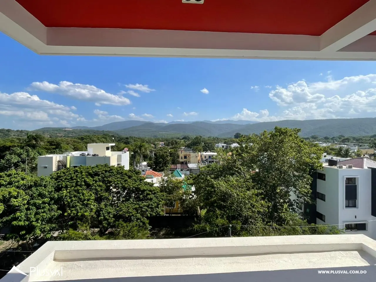 Apartamento en 1er Nivel con Tres Habitaciones y Family Room en La Vega 524711
