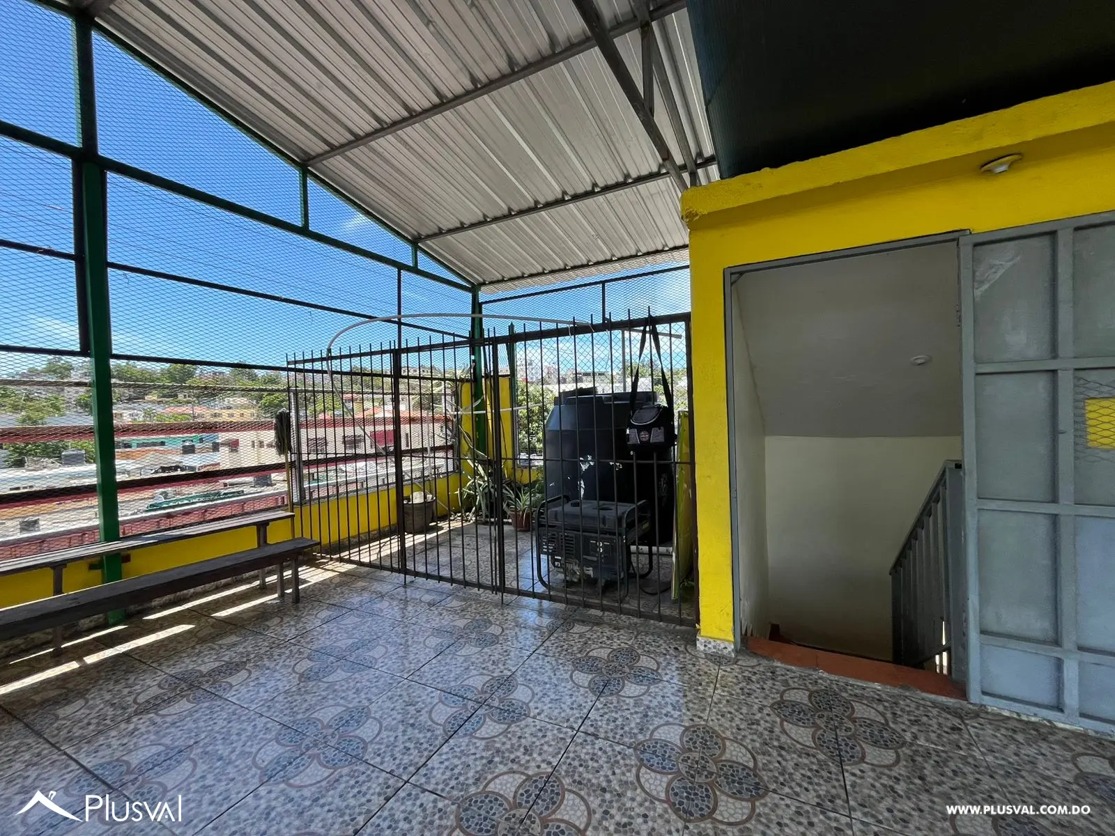Edificio de 3 niveles con vocación comercial de venta en Engombe 508786