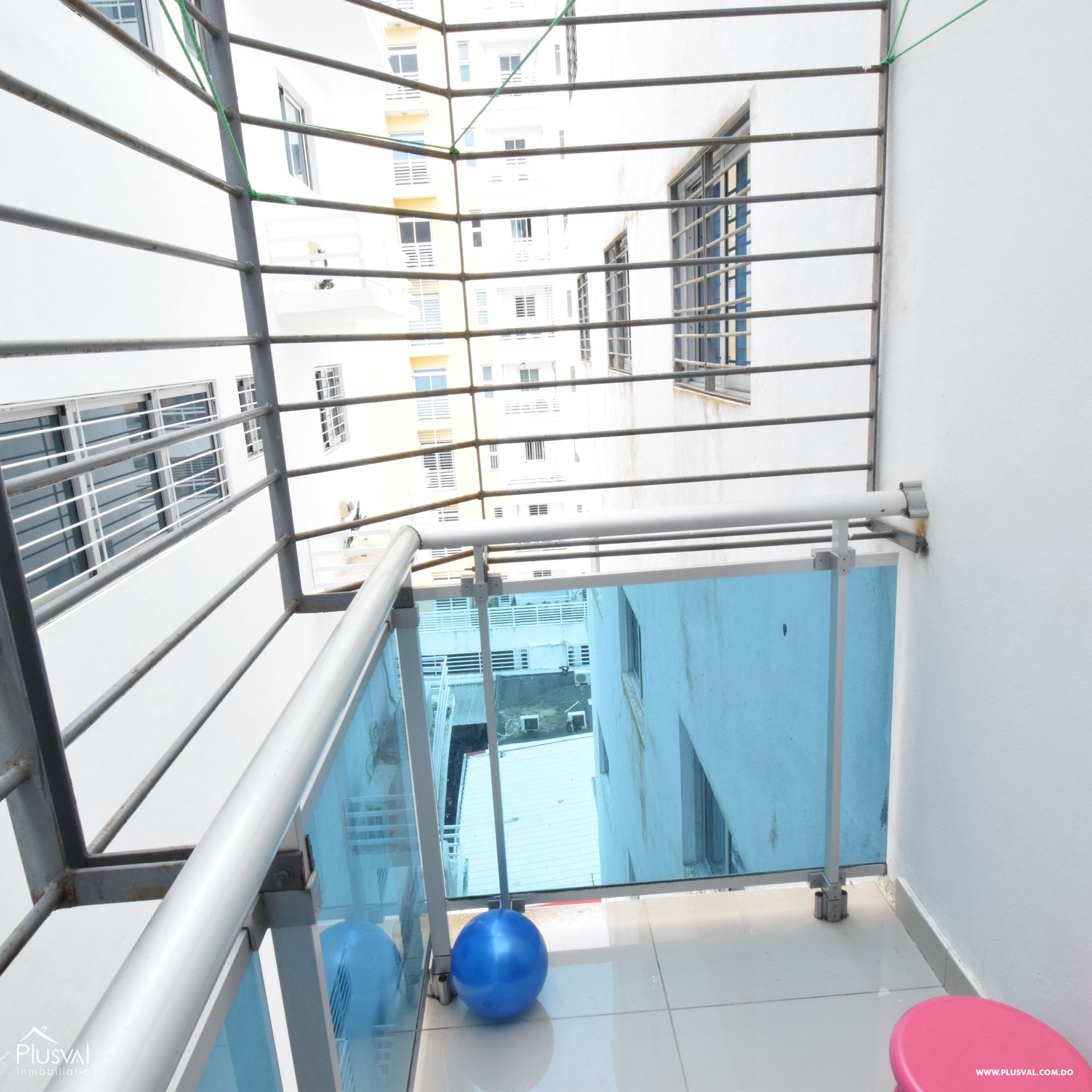 Apartamento en alquiler amueblado en la Av Rómulo Betancourt 157057
