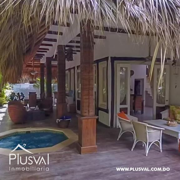 Villa en venta en 2da línea de playa, Las Terrenas 365893