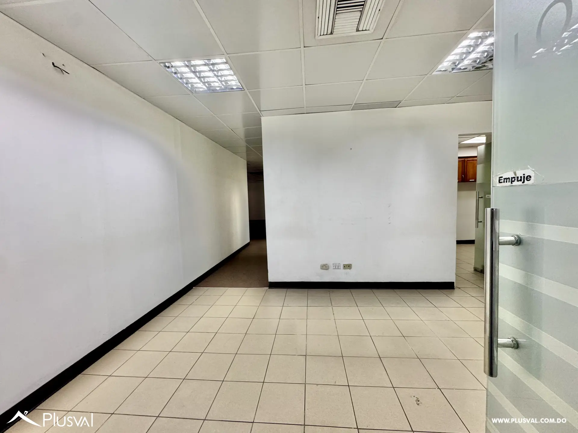 Alquilo Excelente Local Comercial en Torre Corporativa 519116