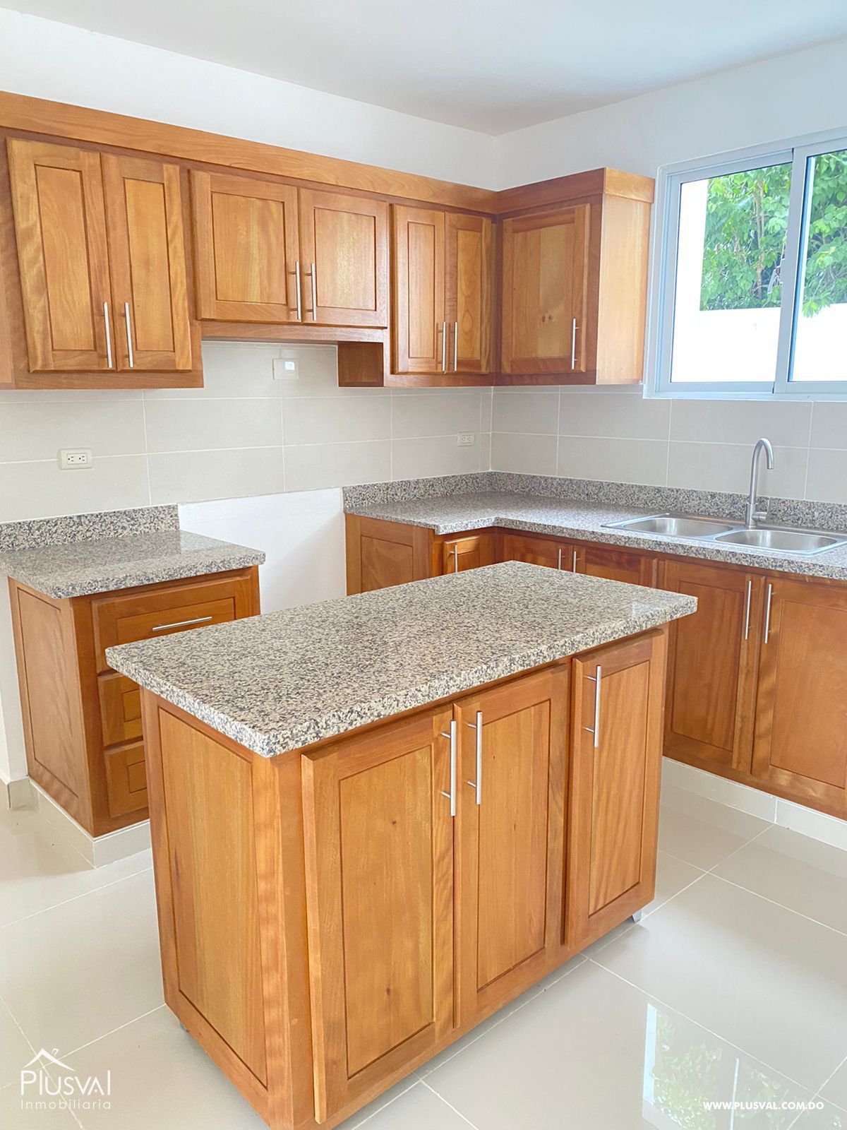 Amplio y Moderno Apartamento en Alquiler Ubicado en la Urb.Thomen 504122