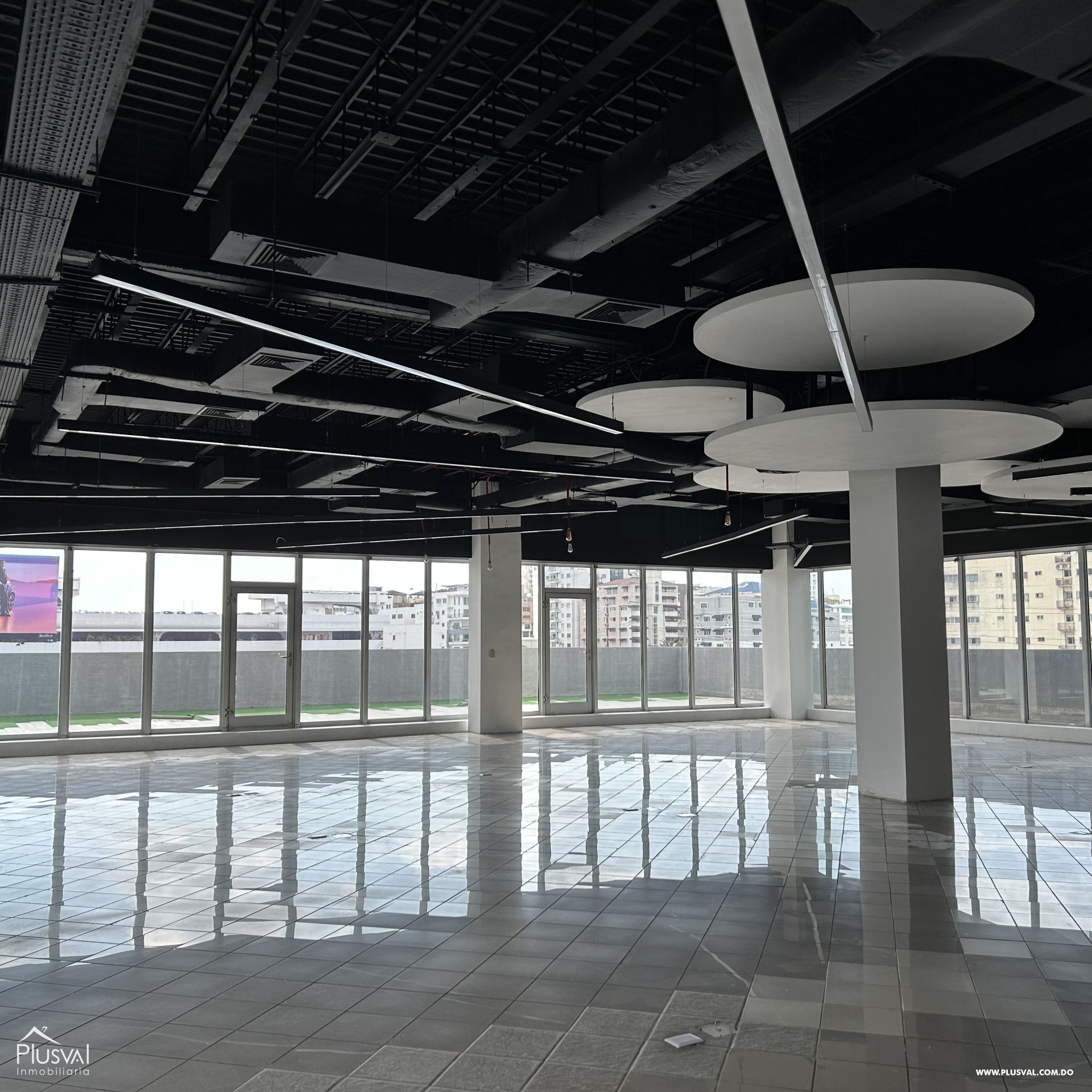 Alquiler de local comercial en Edificio Corporativo de Naco 411435