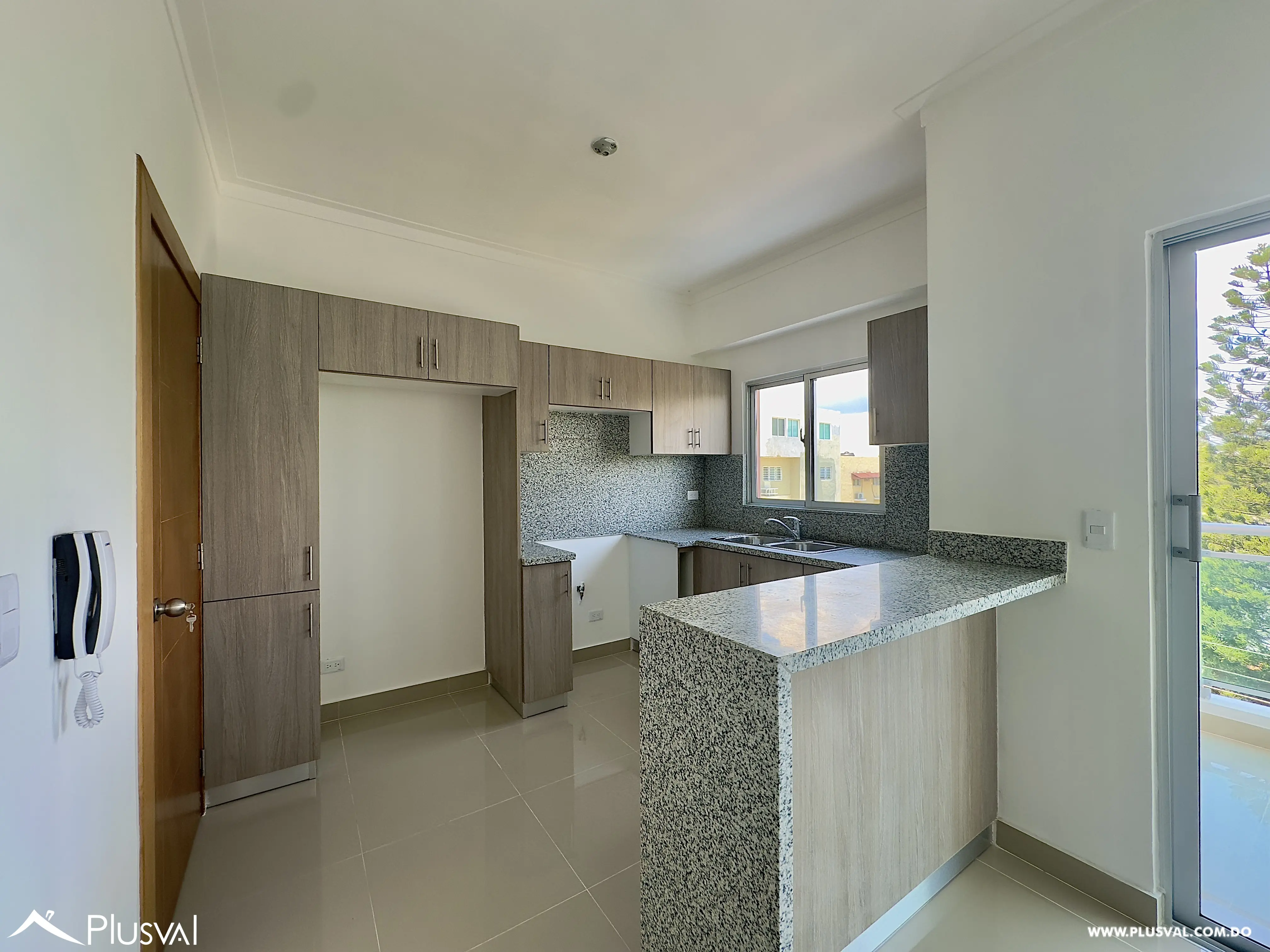 Apartamento en alquiler de 3 habitaciones en Urbanización Tropical 459783