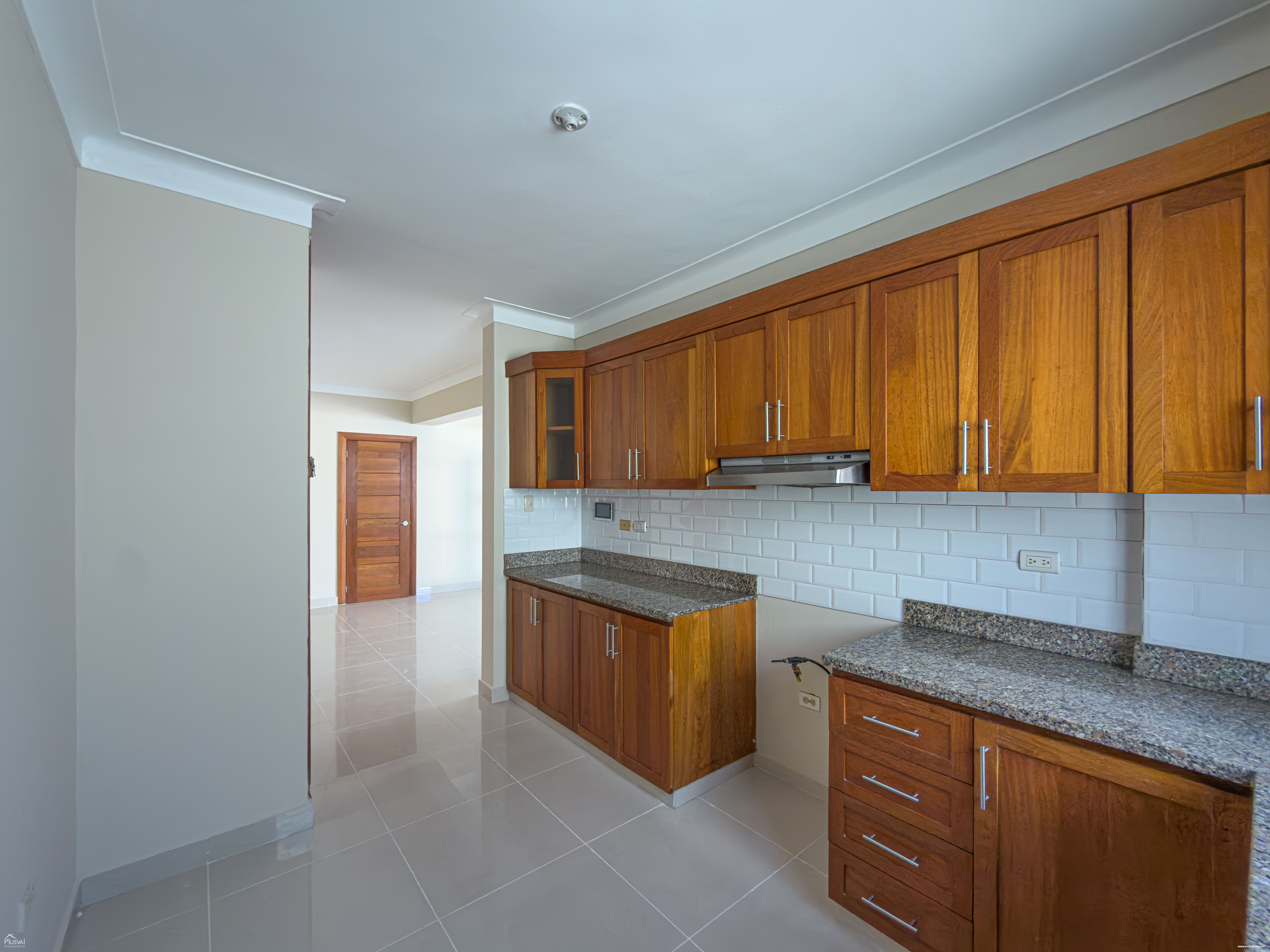 Apartamento en Alquiler 6to nivel en Los Restauradores con 3 Habitaciones 476334