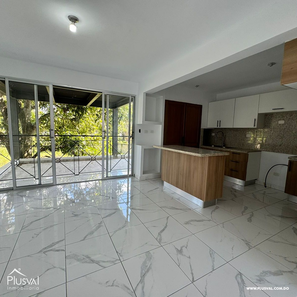 Excepcional Apartamento en exclusivo sector y privado con la privacidad y un encantador patio en el Segundo nivel, Estilo terraza en Santiago 340714