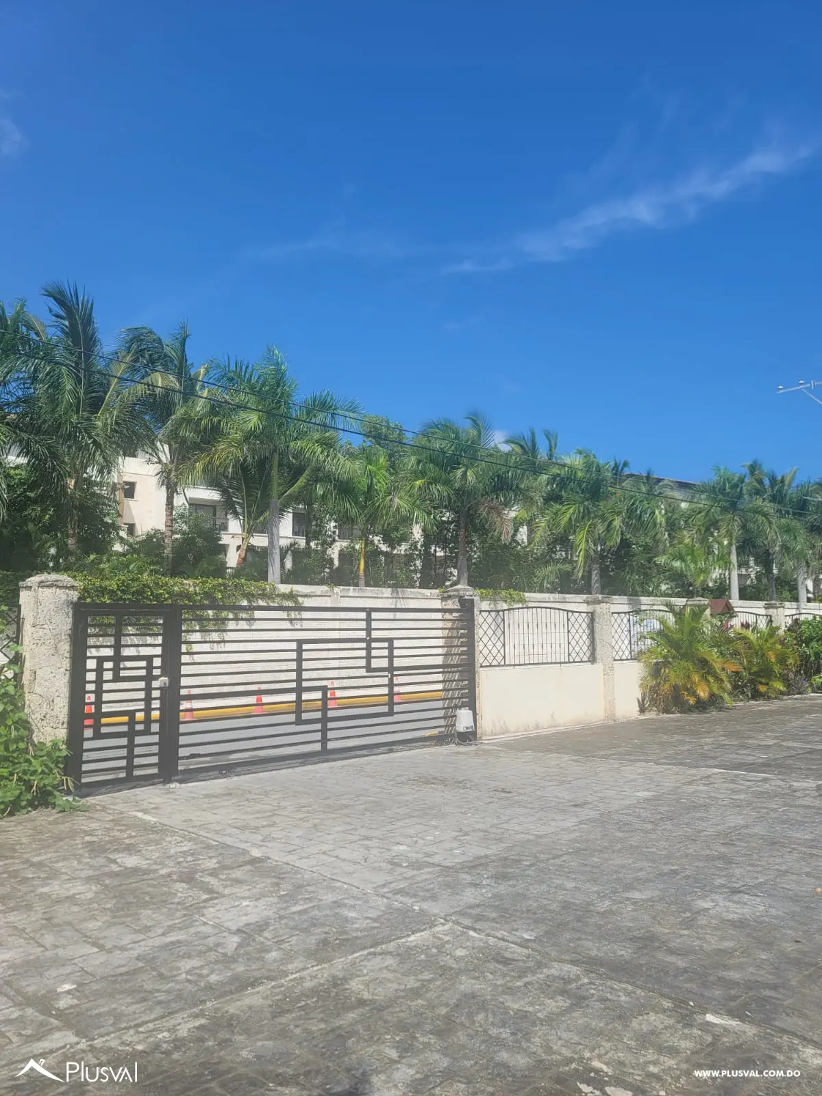 AMPLIO APARTAMENTO EN VENTA EN RESIDENCIAL CERRADO, CON PISCINA Y CON VISTA Y ACCESO DIRECTO A PLAYA BIBIJAGUA 474108
