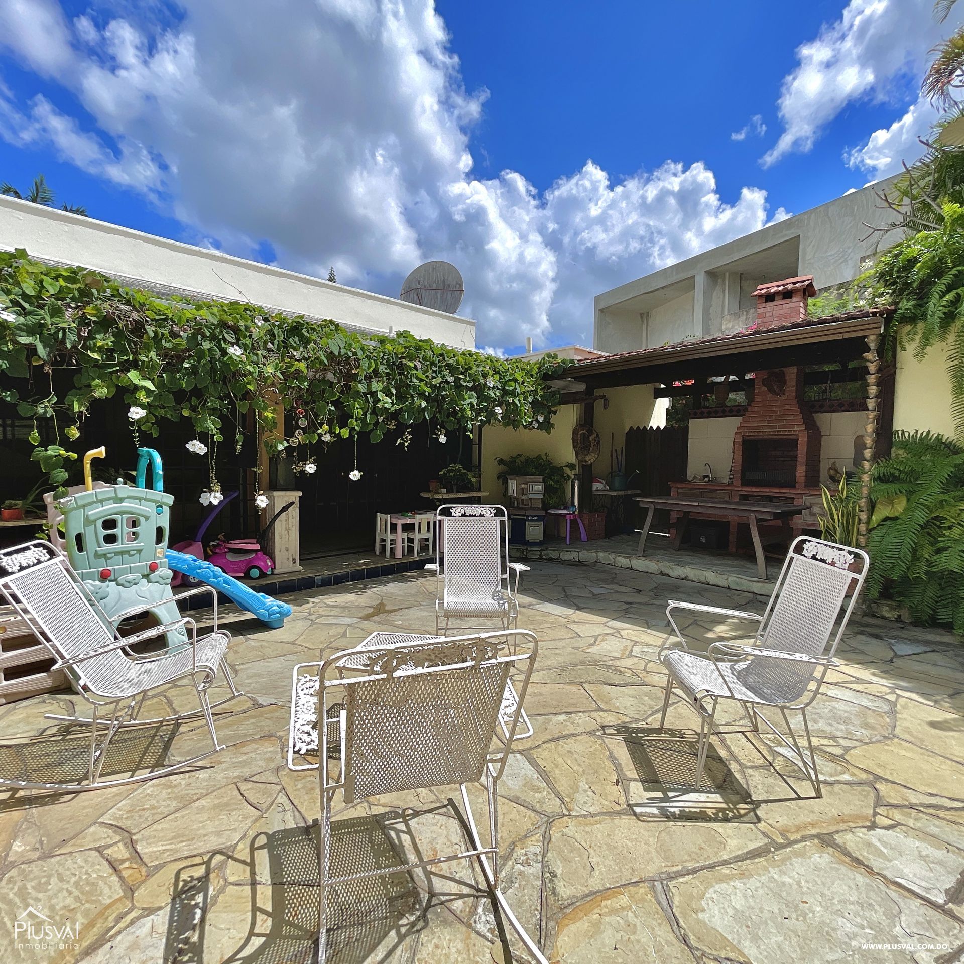 Casa en Venta en Los Ríos, Grandes Espacios, patio y Jardín 215368