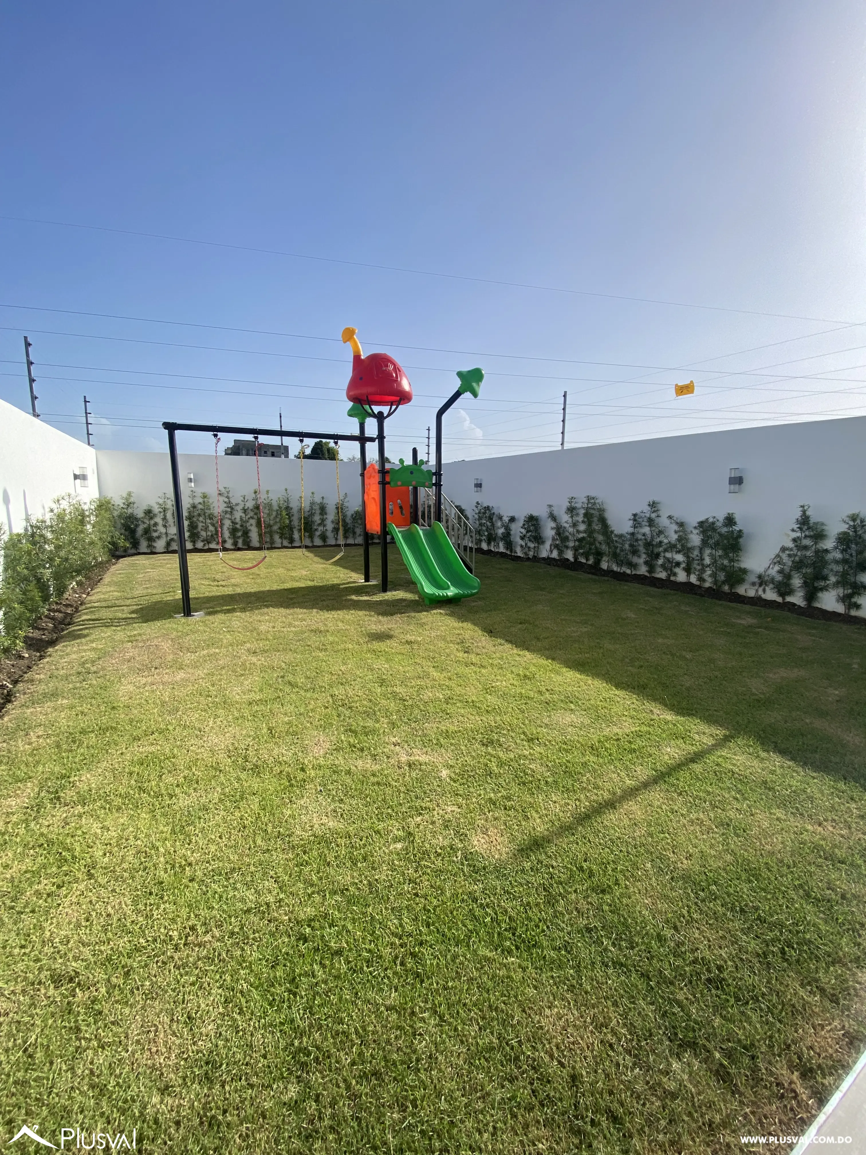 Apartamento en 4to nivel con ascensor, ubicado en una moderna torre próxima al Aeropuerto Internacional del Cibao, ideal para vivir o invertir. 518543