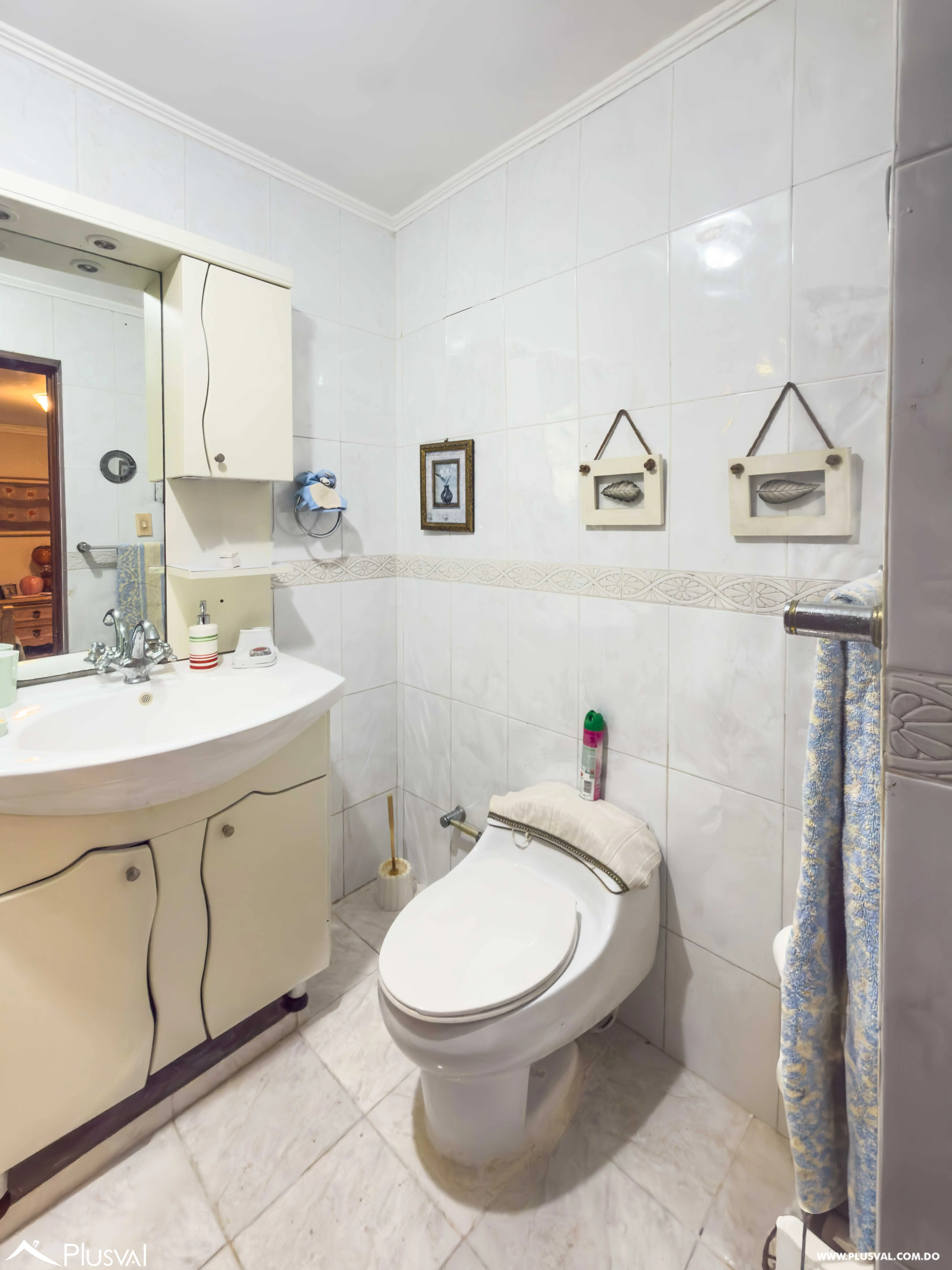 Villa en Venta en Juan Dolio con Piscina, Gazebo y Amplio Patio en Comunidad de Golf 496593