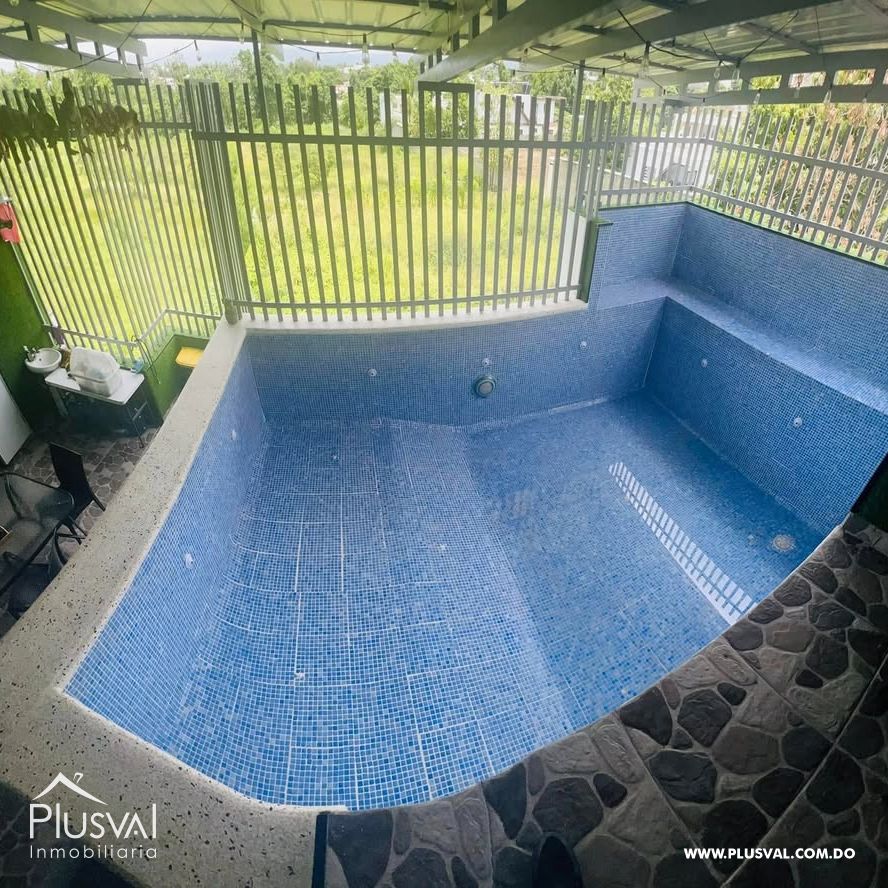 Casa familiar de 3 niveles con piscina en San Francisco de Macorís 436172