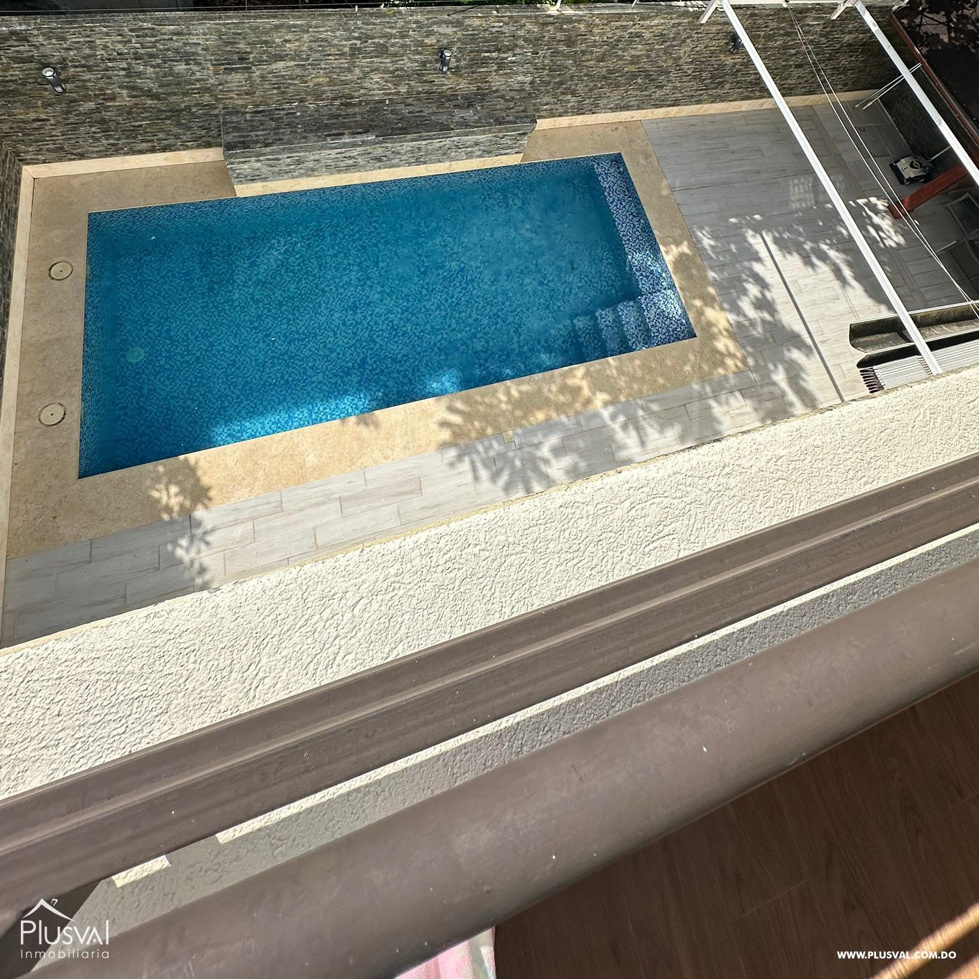 Casa en venta en Santo Domingo Este, 3 niveles de lujo y confort 401376