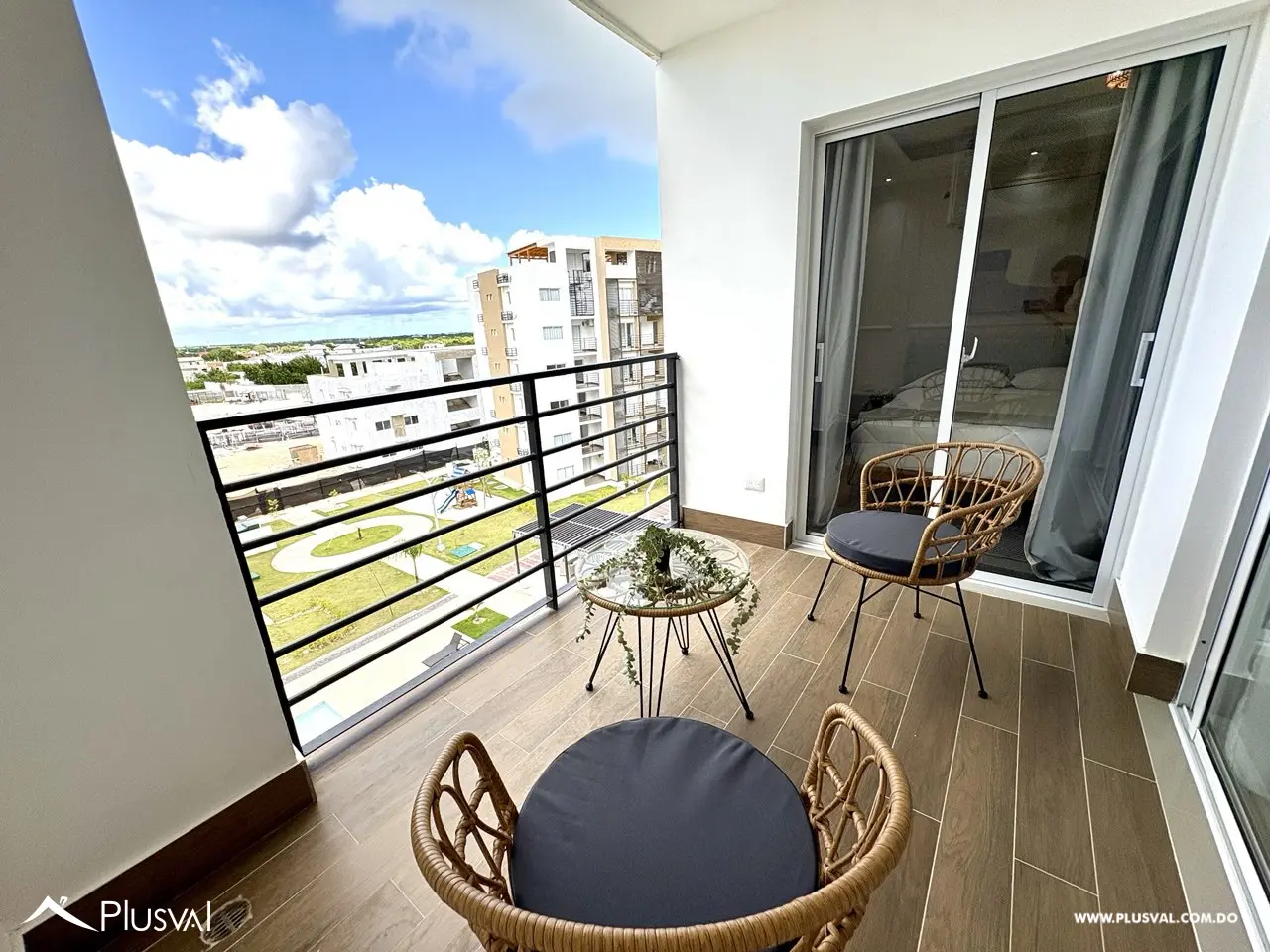 Apartamento en alquiler de dos habitaciones ubicado en Canas del Este 476207