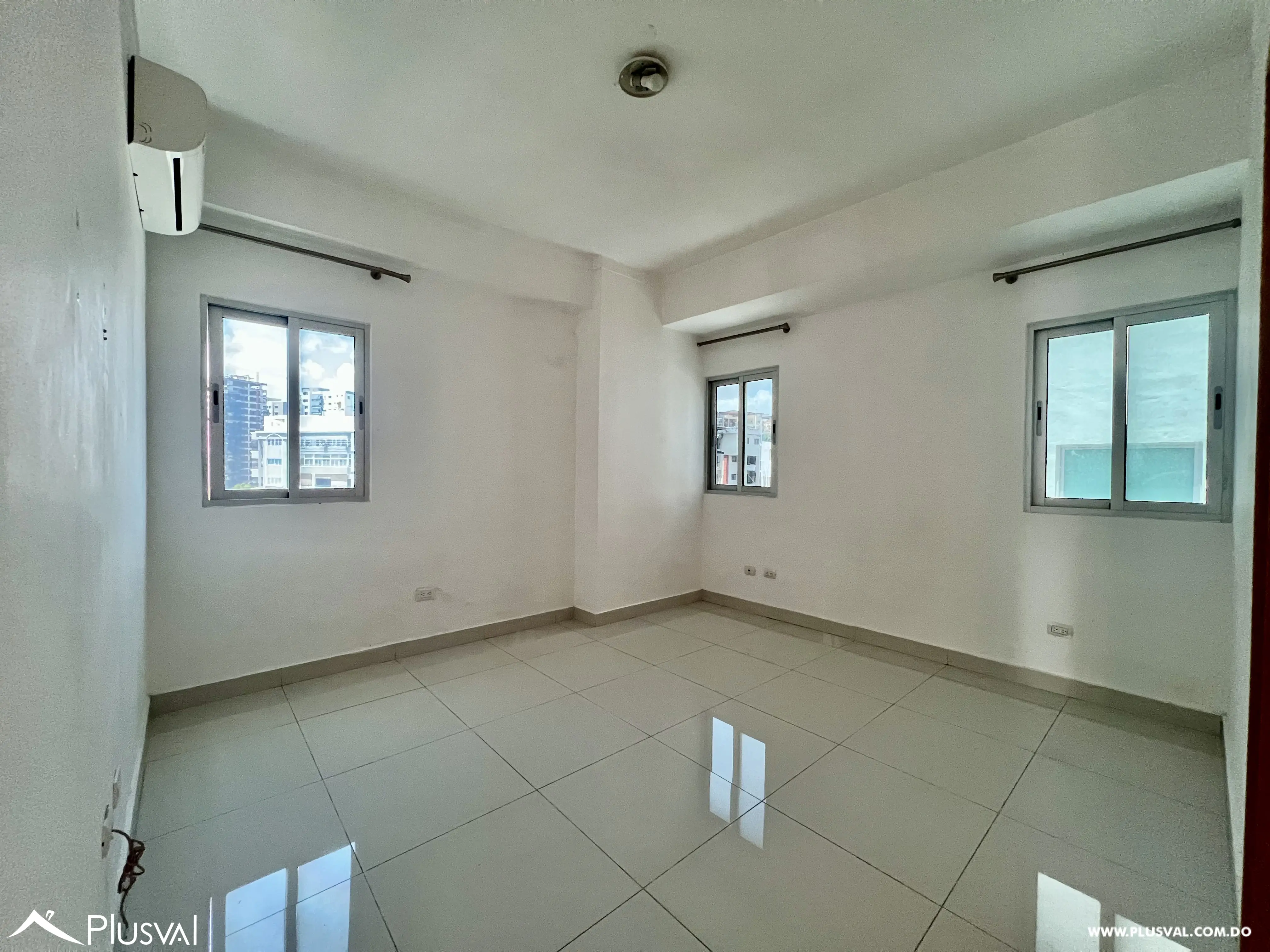 Apartamento en Serrallés alquiler línea blanca con 2 parqueos 497731