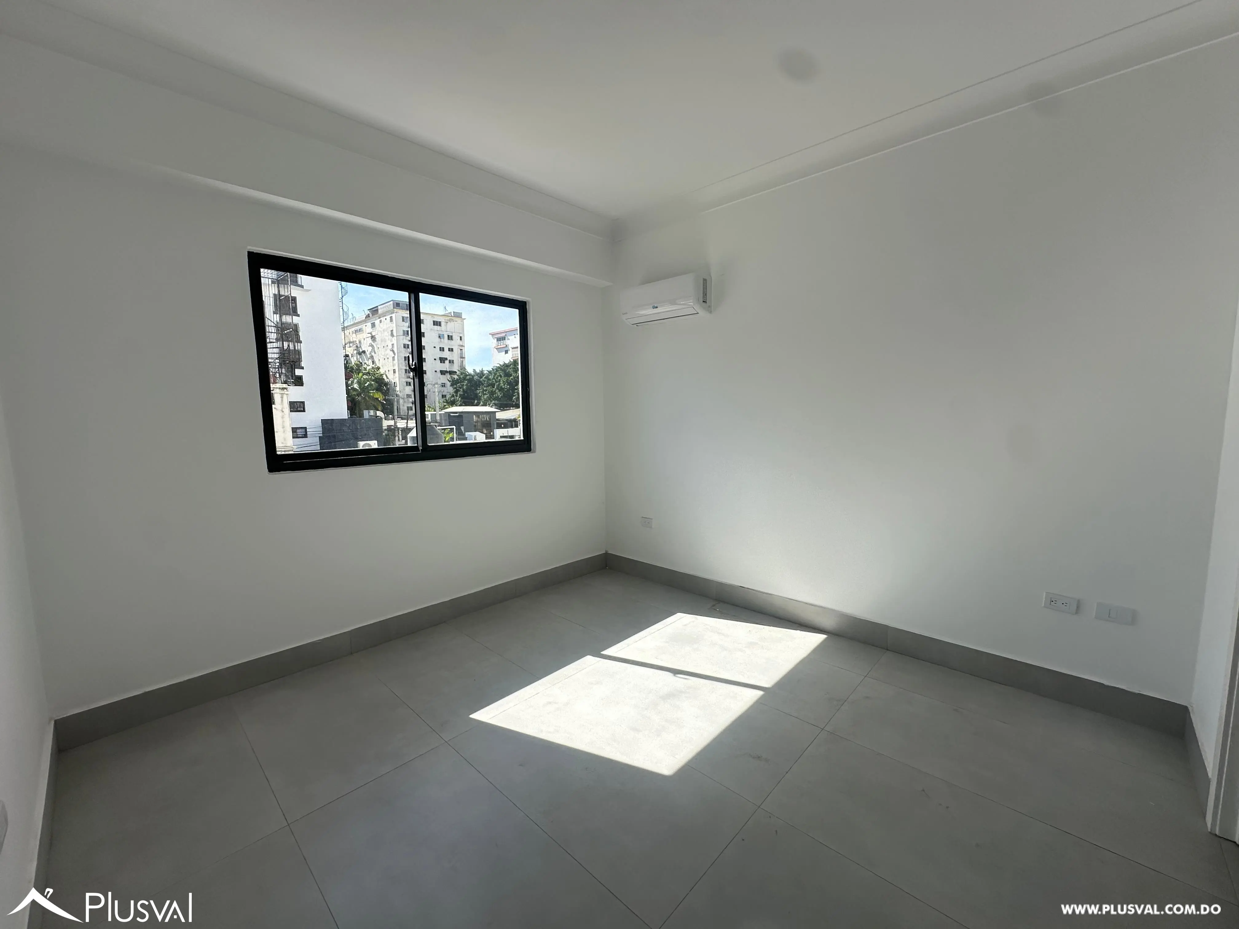 Apartamento de 1 habitación en alquiler en Evaristo Morales 484050