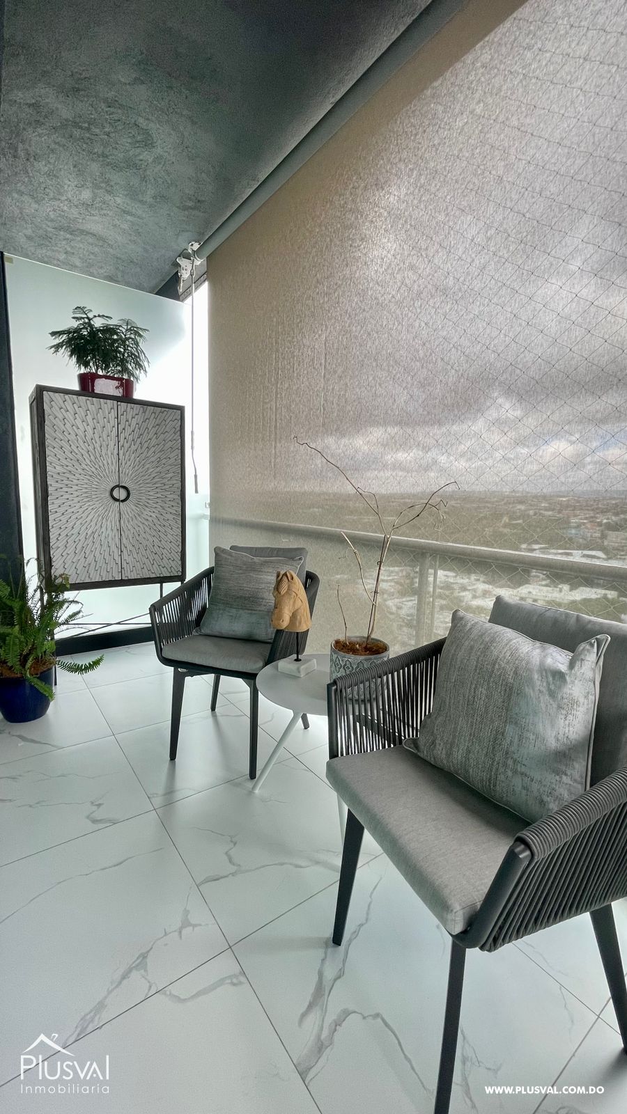 Amplio apartamento en alquiler ubicado en zona privilegiada de Santiago. 257779