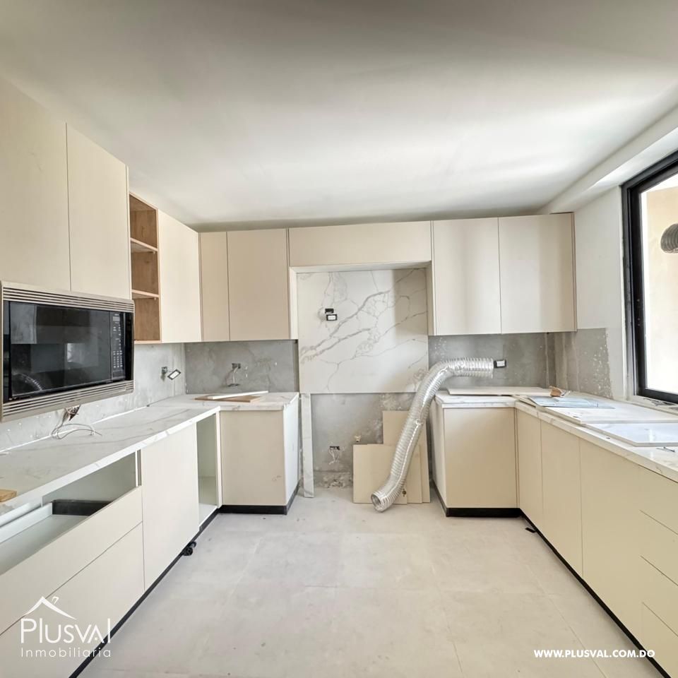 Venta de apartamento de 3 habitaciones con 3 parqueos en el sector de Naco 421522