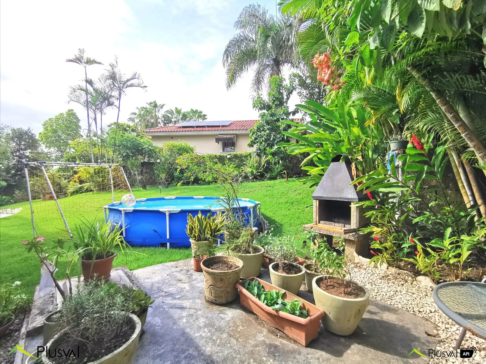 Se vende amplia casa en Altos de Arroyo Hondo II con patio 450330