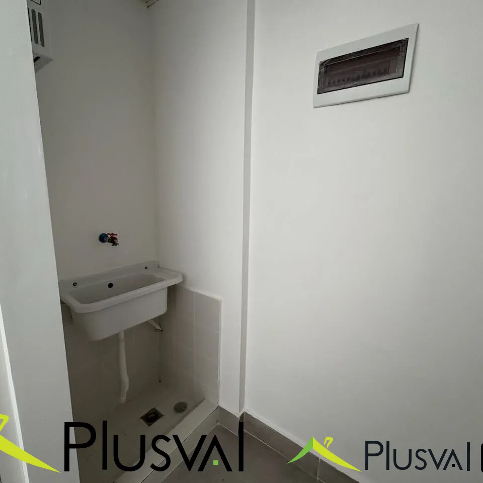 Apartamento de 1 habitación en Bella Vista con balcón, piscina, gimnasio y salón multiusos. 431952