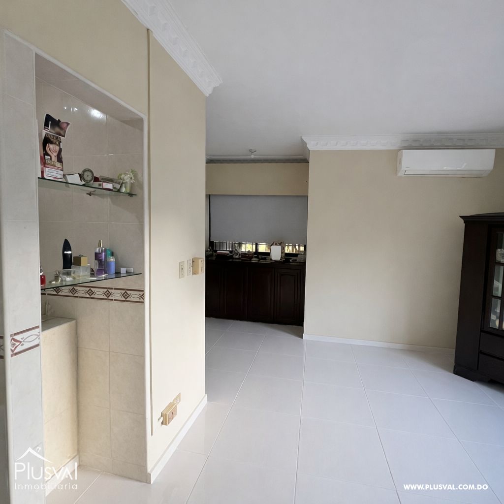 Casa moderna de 3 niveles con terraza y jacuzzi 487528