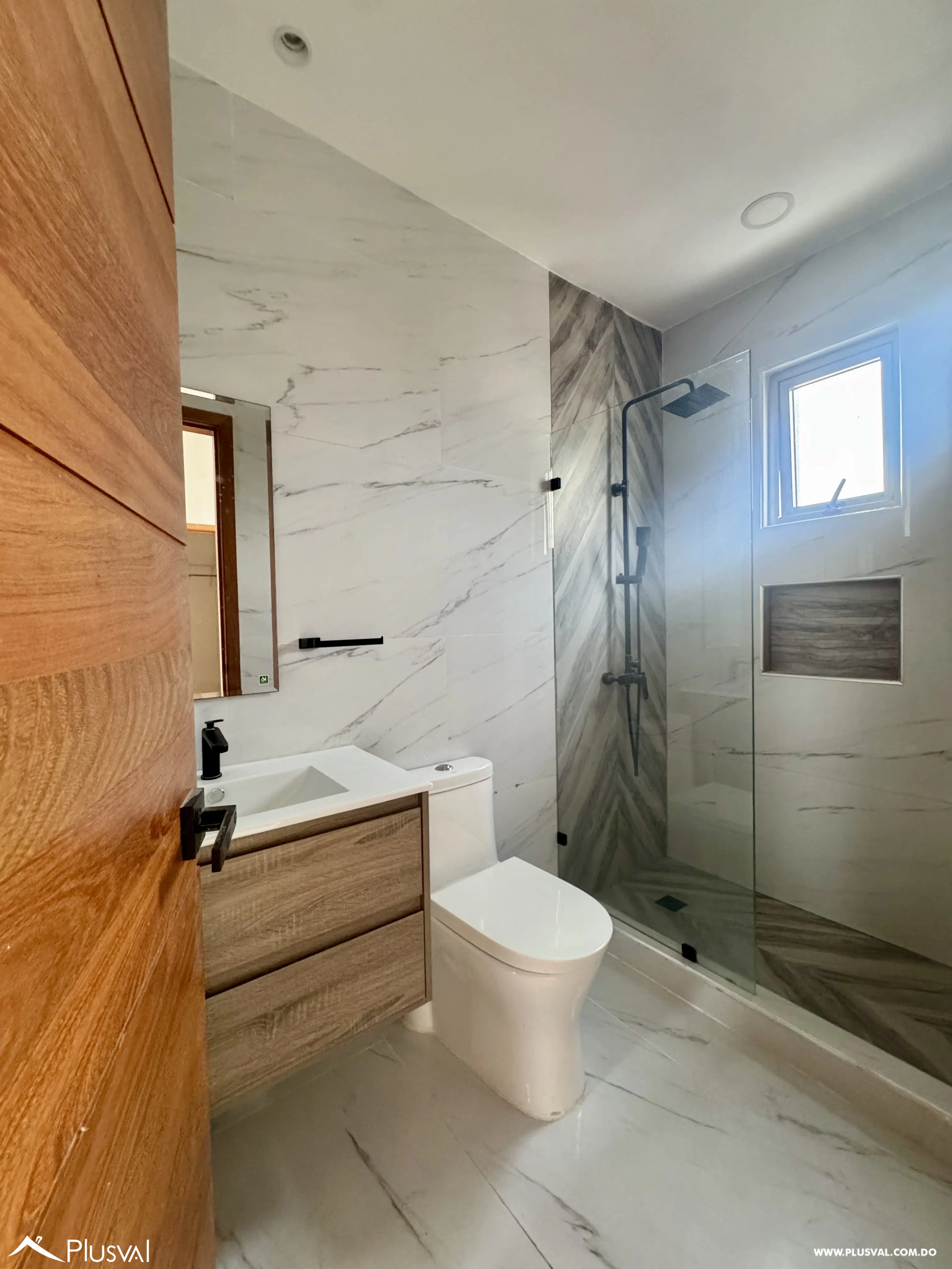 Alquilo Maravilloso Apartamento en  Piso Alto en el Corazon de Naco 527535