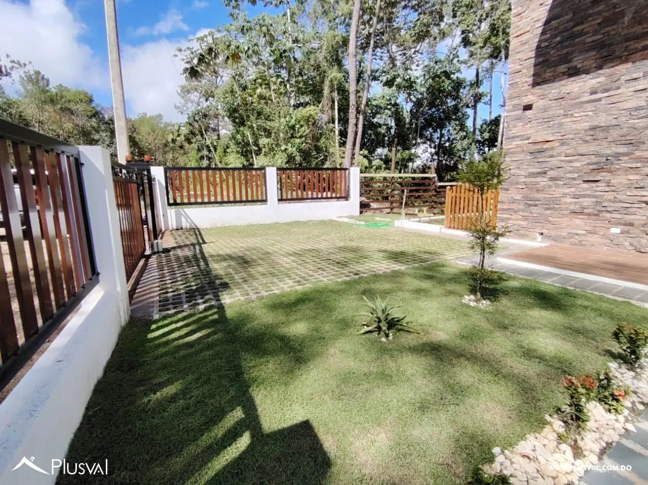 Villa Moderna en Jarabacoa, en Residencial Cerrado. 463266