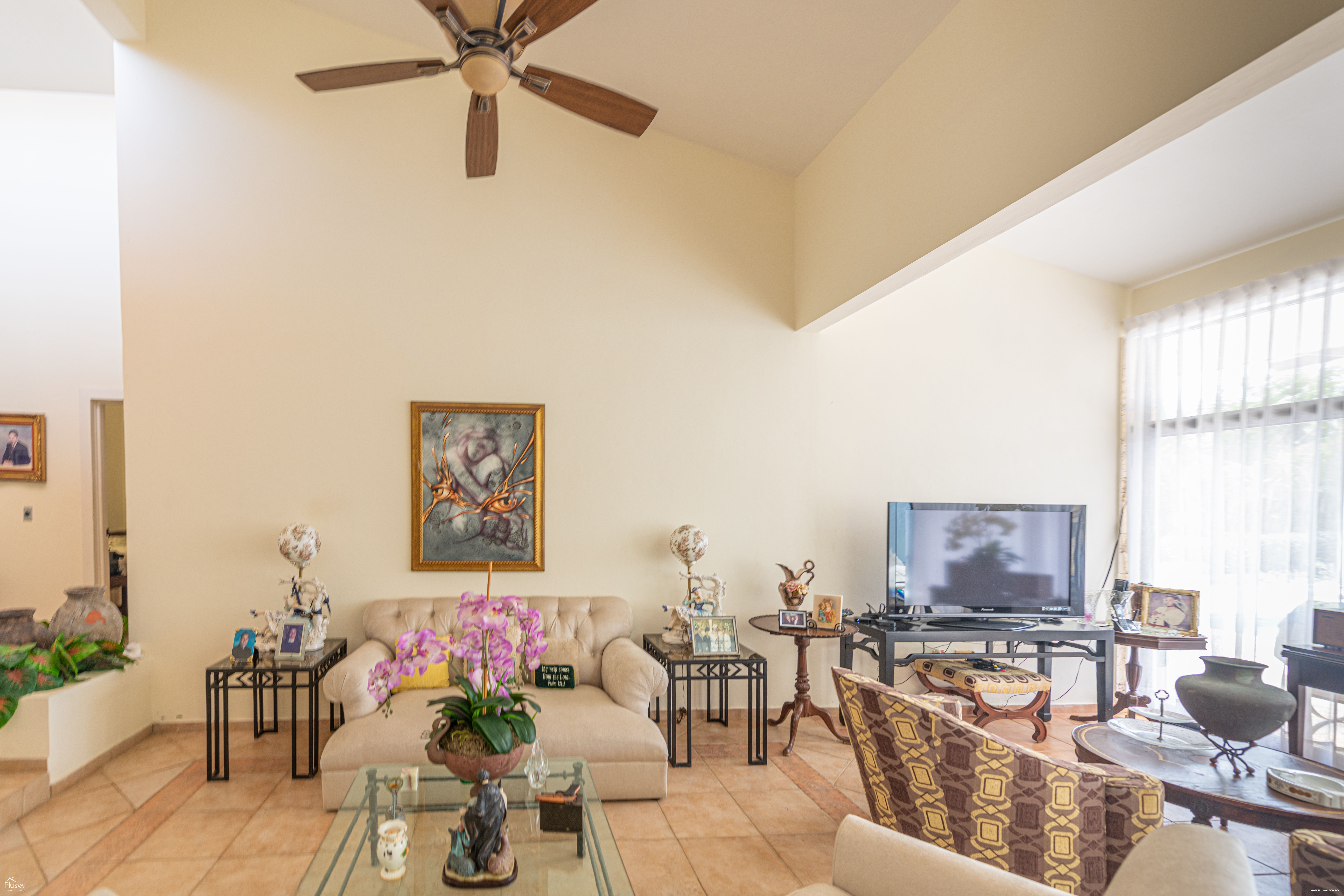 Villa en venta en metro Country Club con piscina privada y vista al campo de golf 456519