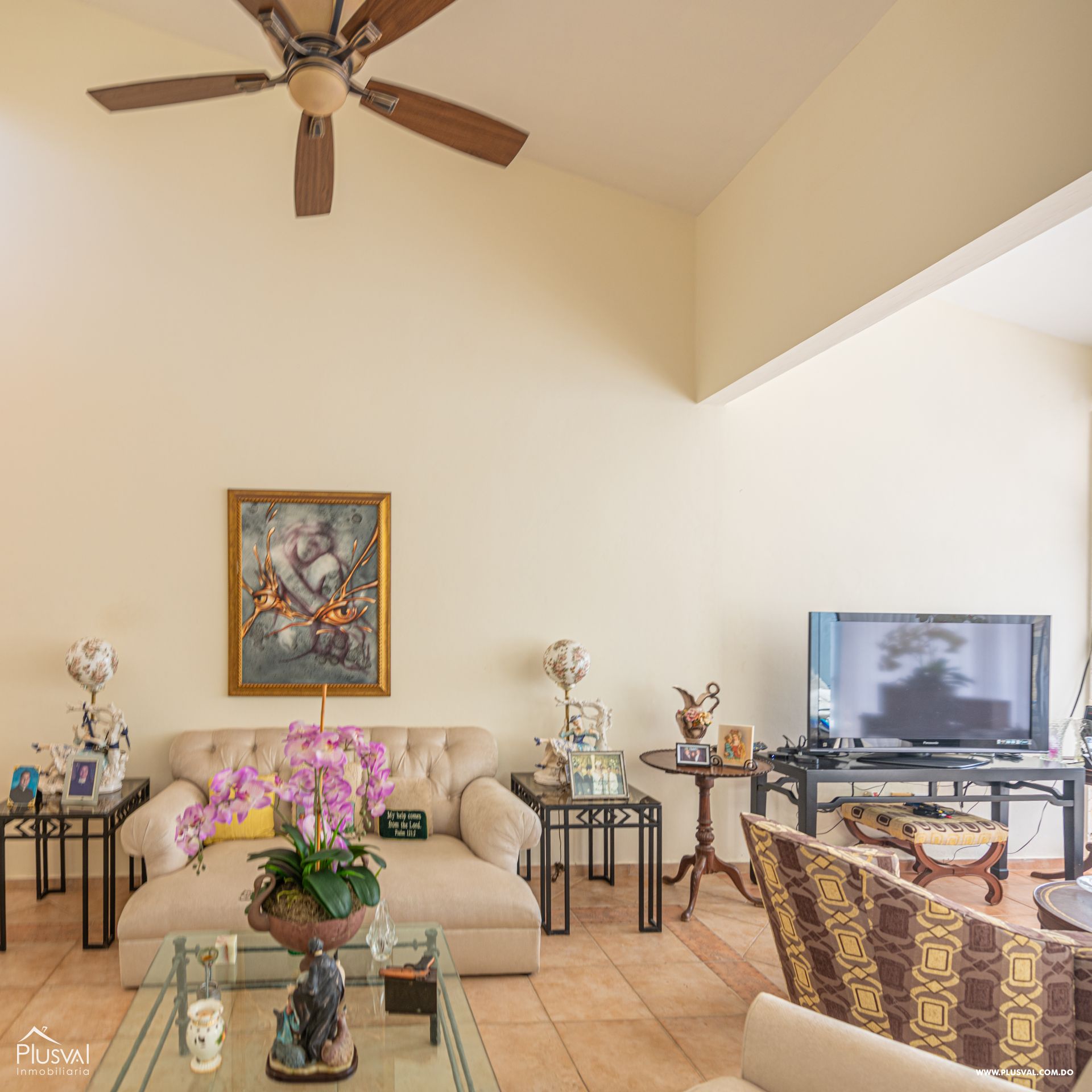 Villa en venta en metro Country Club con piscina privada y vista al campo de golf 456519