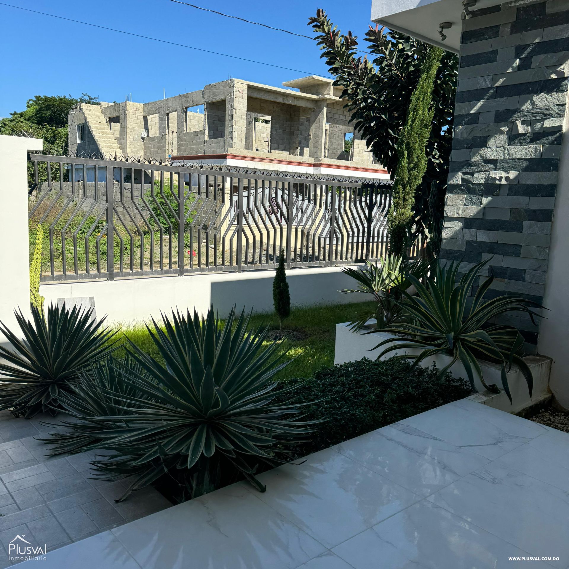 Casa con amplios espacios y moderno diseño en La Vega. 397666