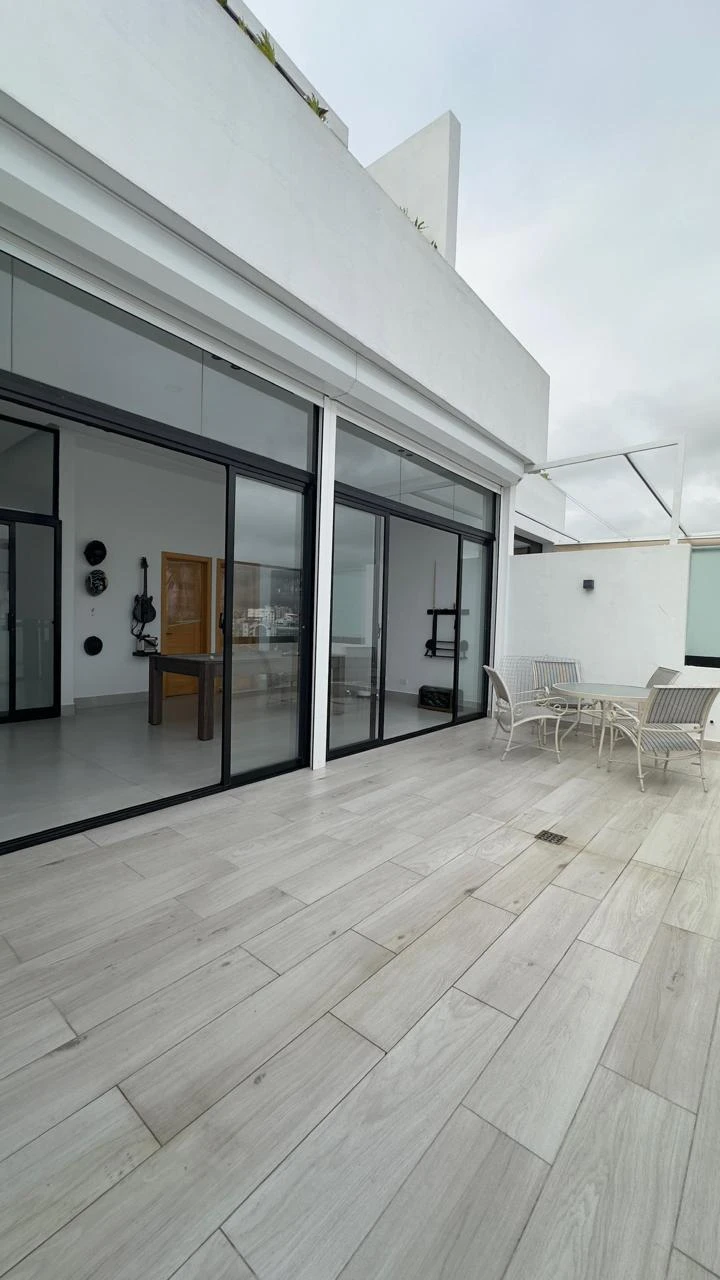 Amplio Penthouse en venta en Evaristo Morales 444549
