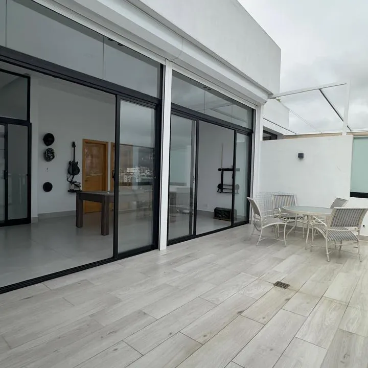 Amplio Penthouse en venta en Evaristo Morales 444549