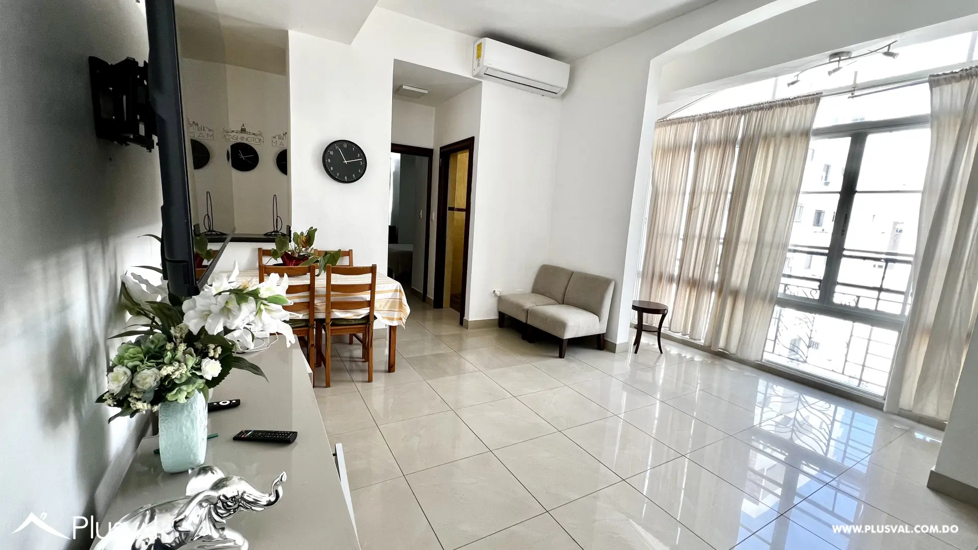 Apartamento estudio amueblado con hermosa vista desde la sala  y la habitación 526289